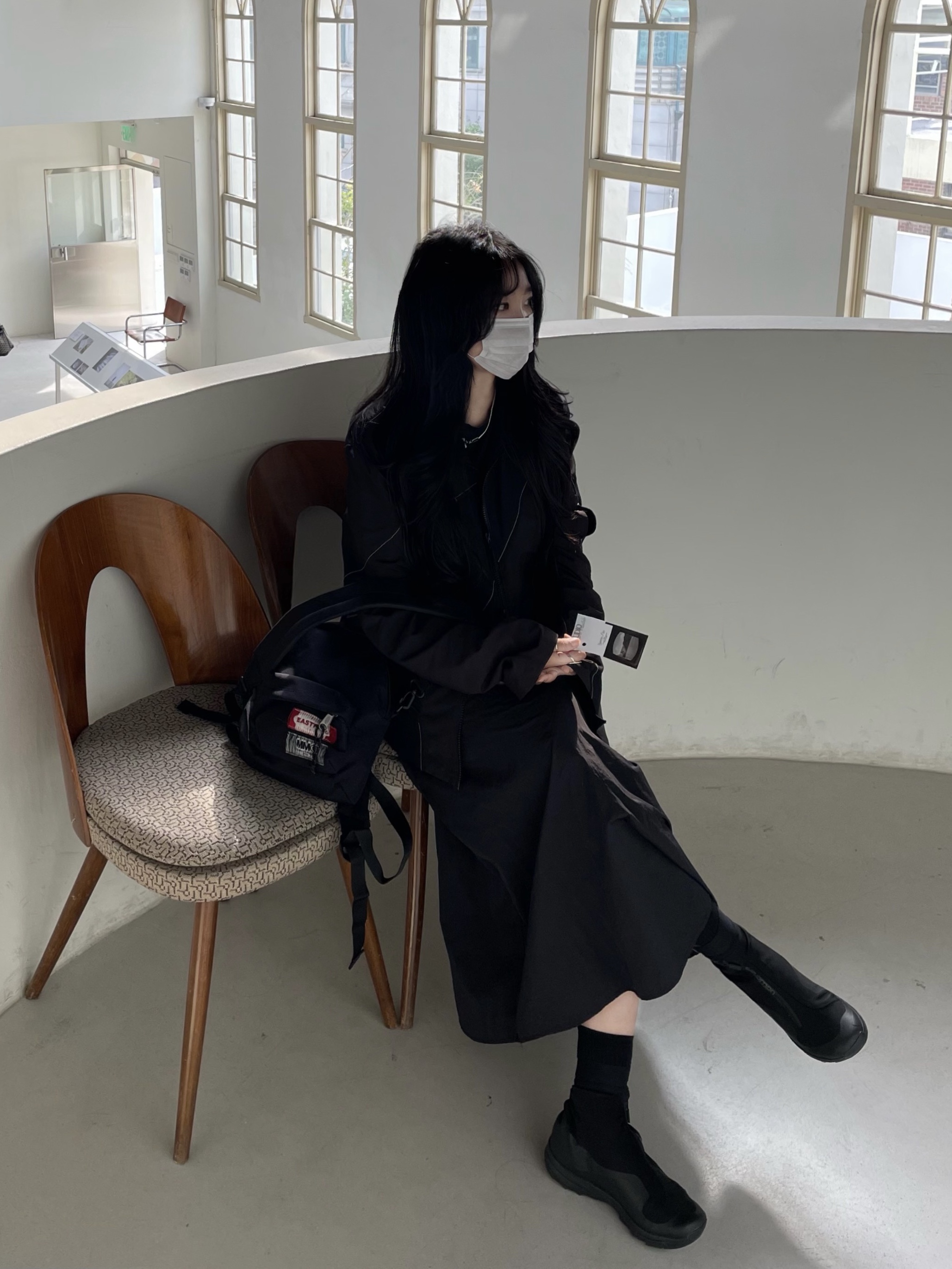 MM6 Maison Margiela x Eastpak Mini Shoulder Bag Black, Salomon x Comme des Garcons XA-Alpine 2 Black 착용 스타일 - 1
