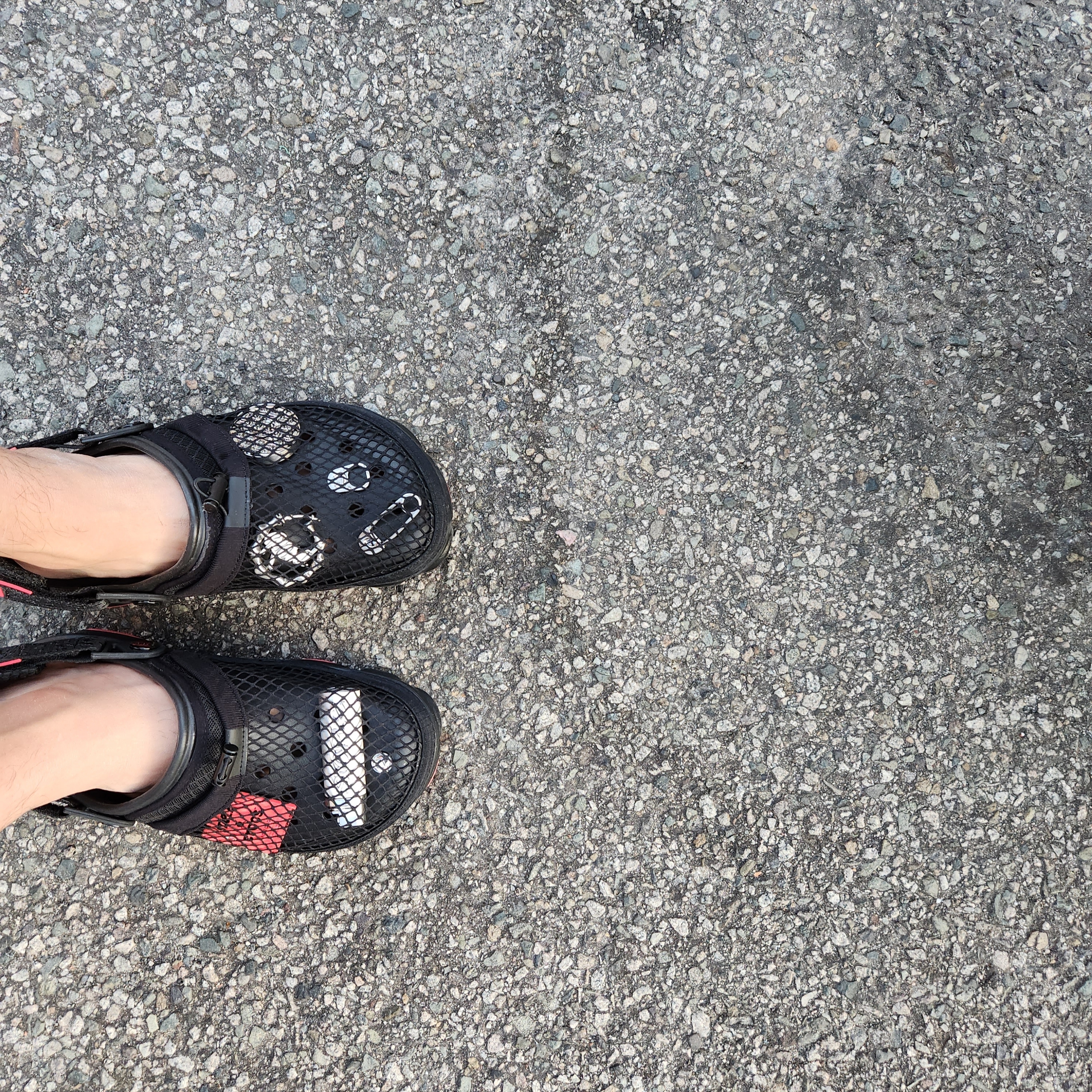 Crocs x Staple Classic All Terrain Clog Black 착용 스타일