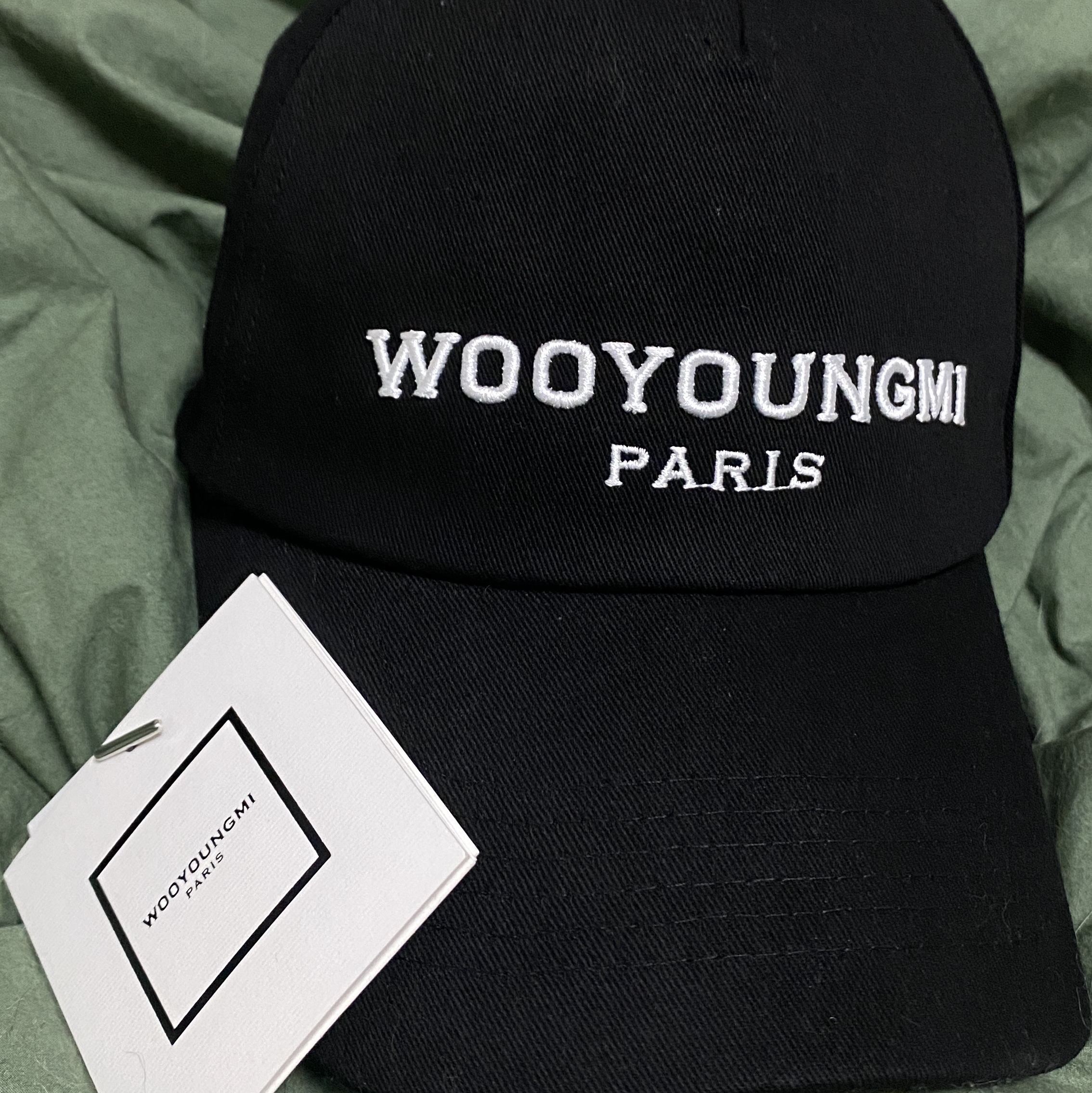 Wooyoungmi White Embroidered Logo Ball Cap Black 착용 스타일