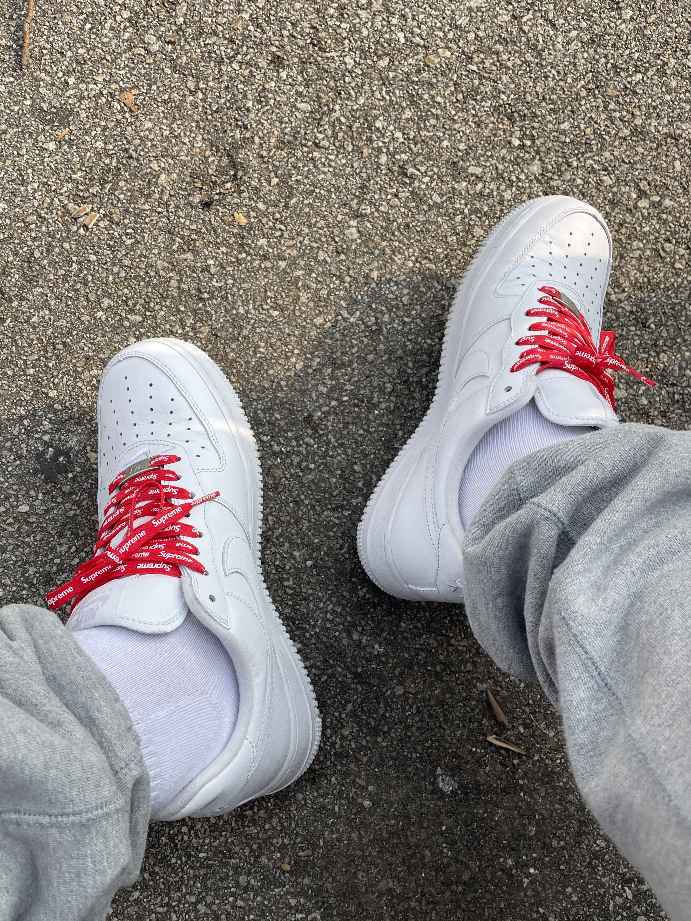 Nike x Supreme Air Force 1 Low White 착용 스타일