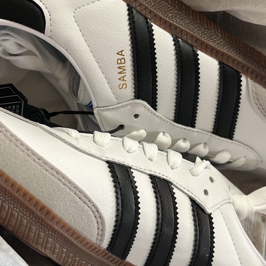 Adidas Samba Vegan White Black, Adidas Samba OG Black White Gum 착용 스타일 - 1