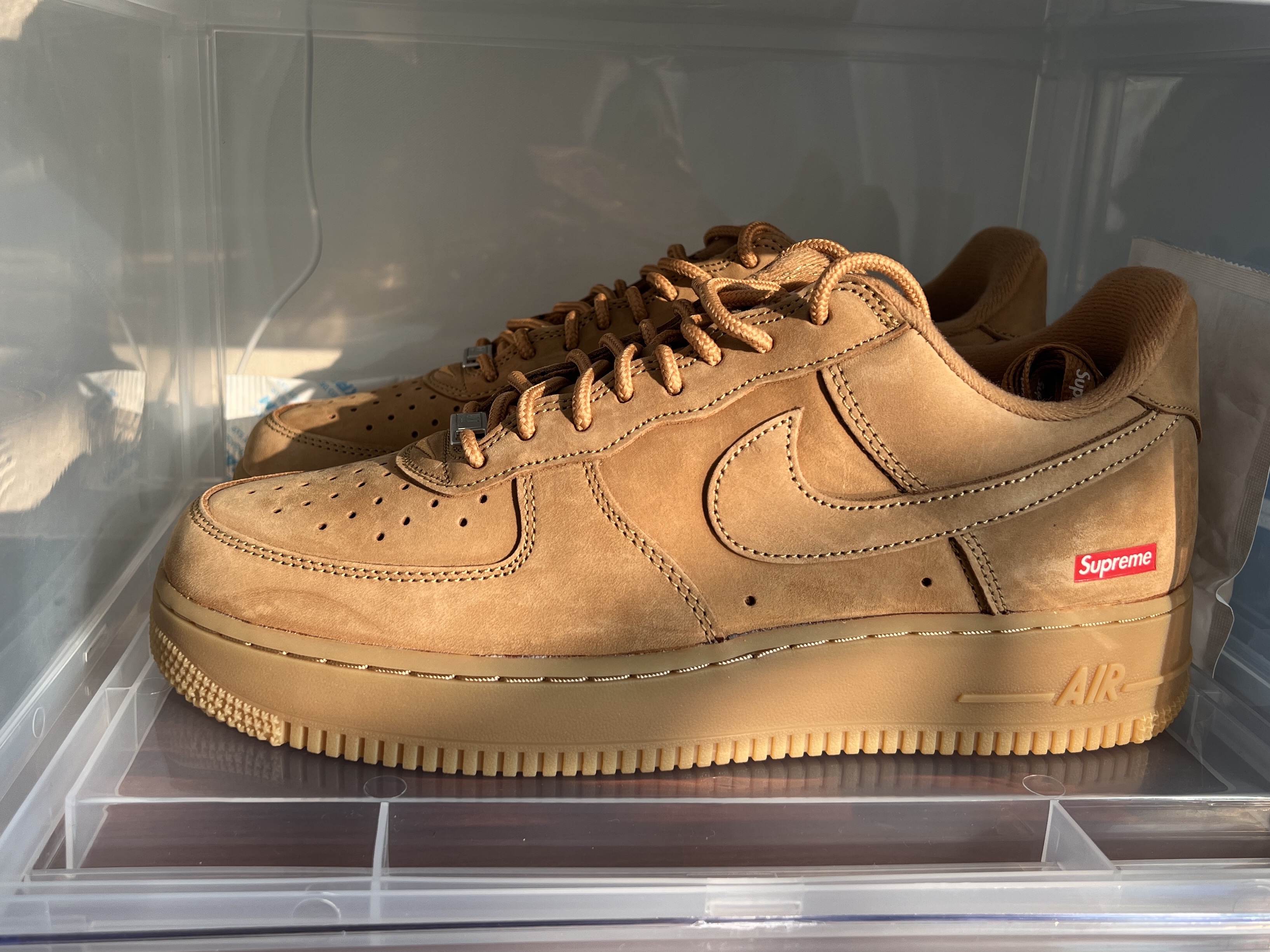 Nike x Supreme Air Force 1 Low Flax 착용 스타일