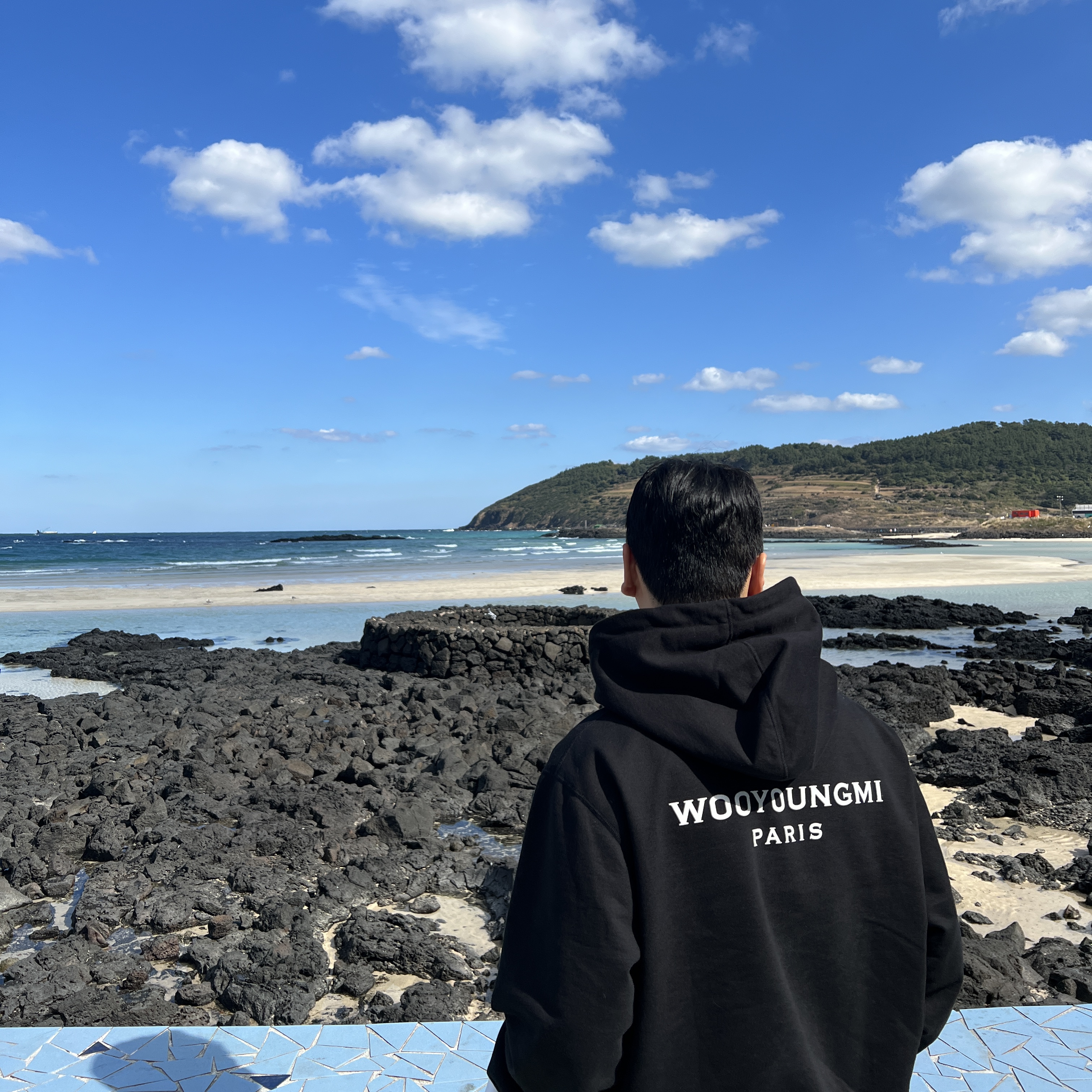 Wooyoungmi Cotton White Back Logo Hoodie Black - 22FW, Adidas Yeezy Slide Pure - Re-Release Ver. 착용 스타일 - 1