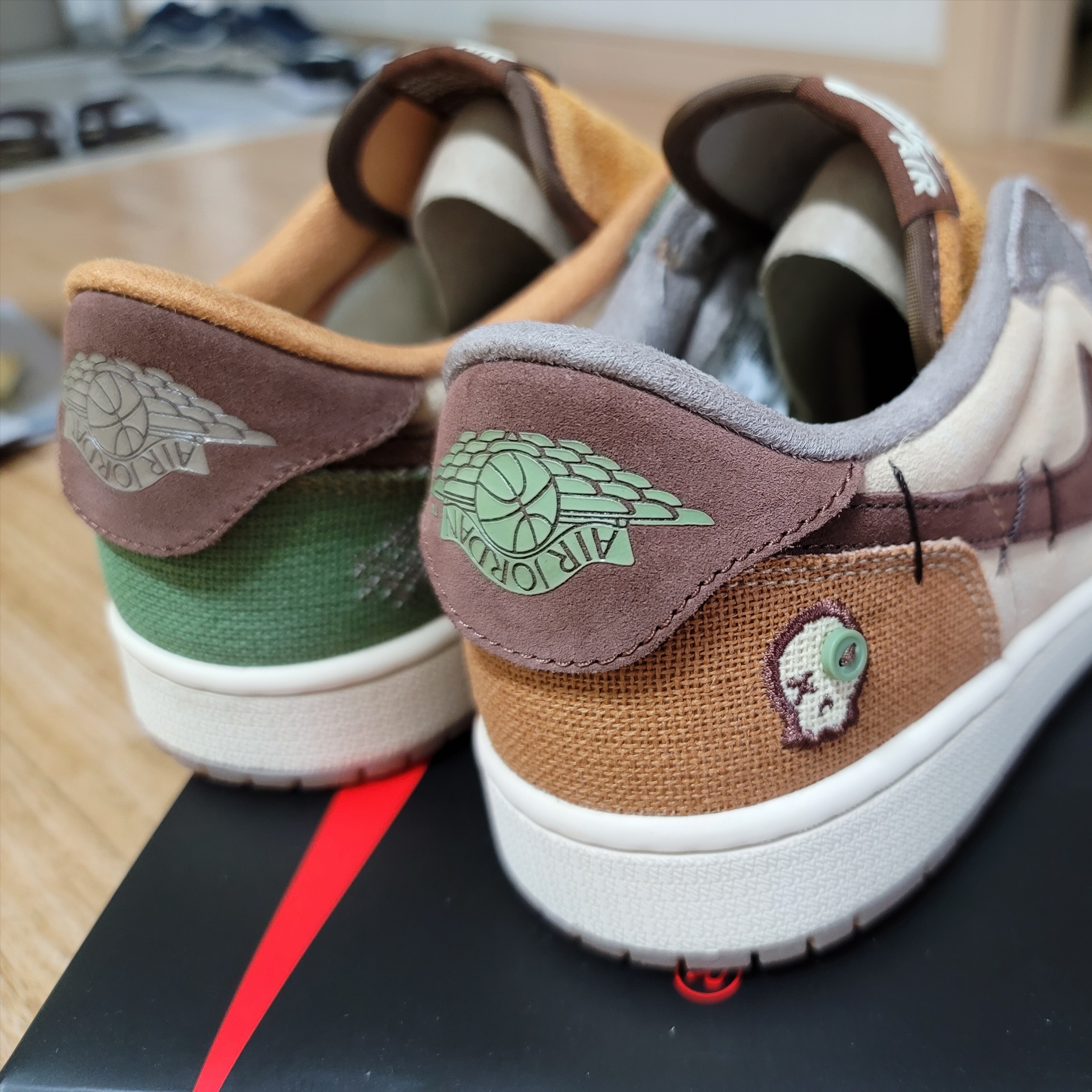 Jordan 1 x Zion Williamson Retro Low OG Flax and Oil Green 착용 스타일 - 3