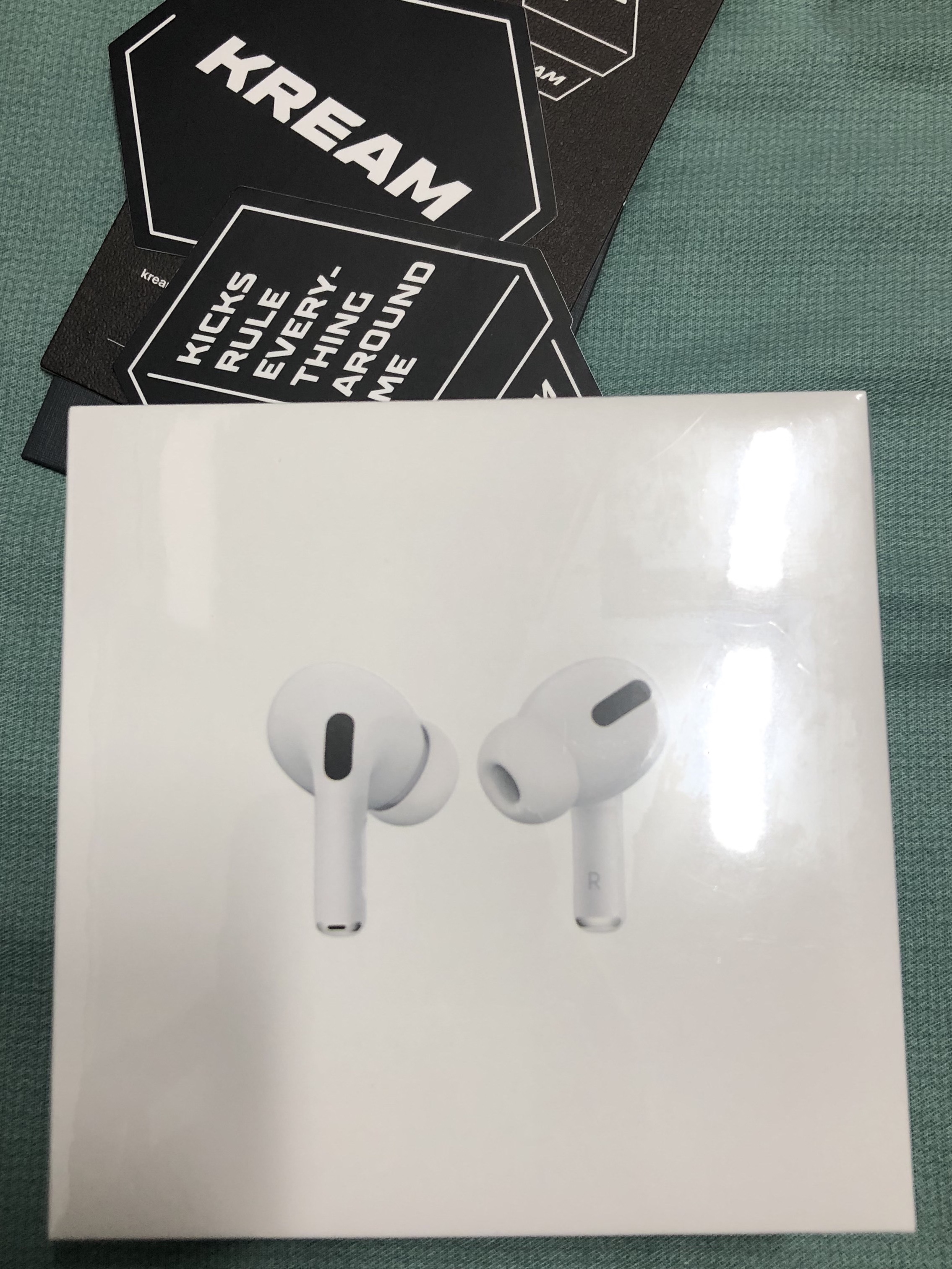 Apple AirPods Pro with MagSafe Charging Case (Korean Ver.) 착용 스타일