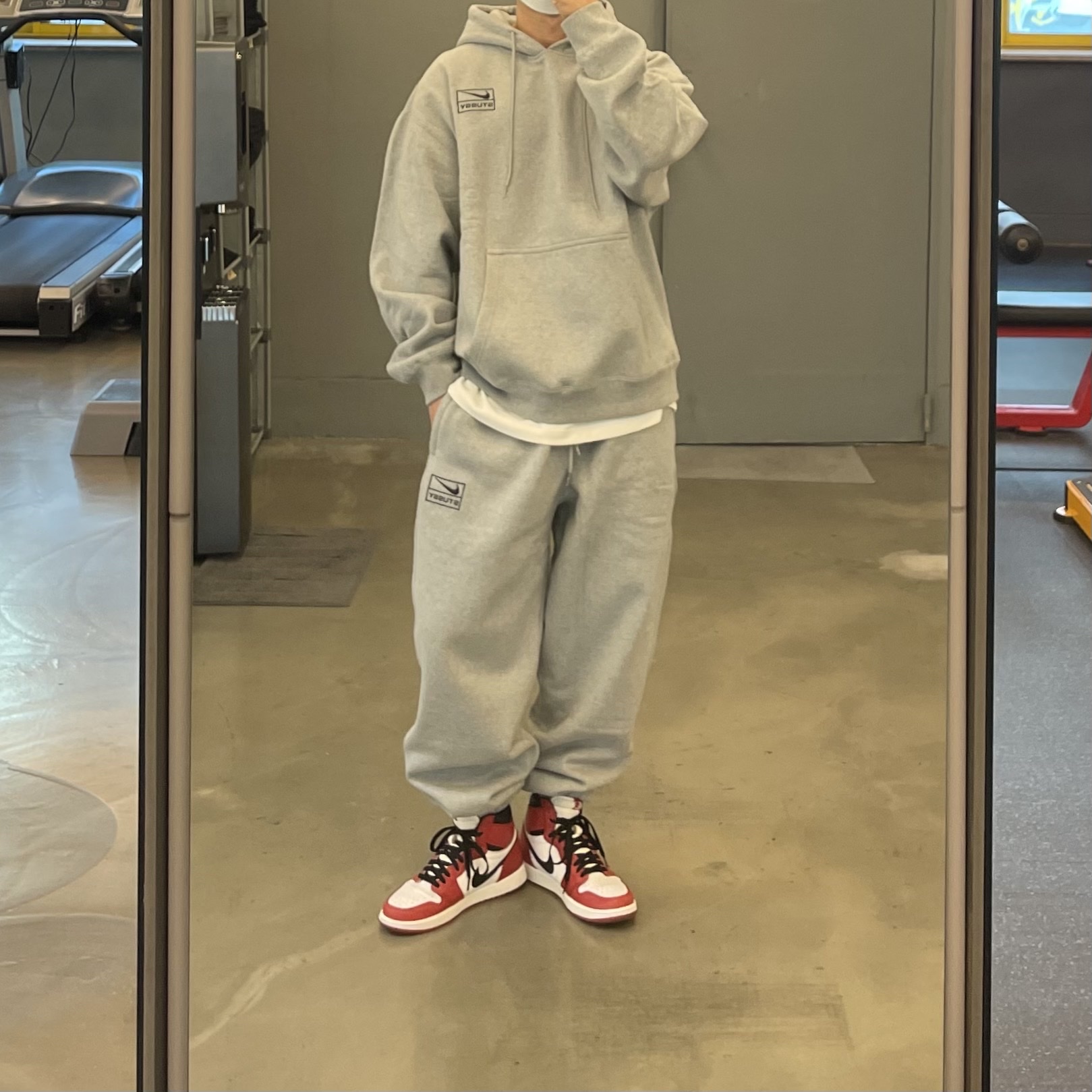 Jordan 1 Retro High OG Chicago 2015, Nike x Stussy NRG RA Pullover Hoodie Dark Grey Heather (DJ9488-063) 착용 스타일 - 1