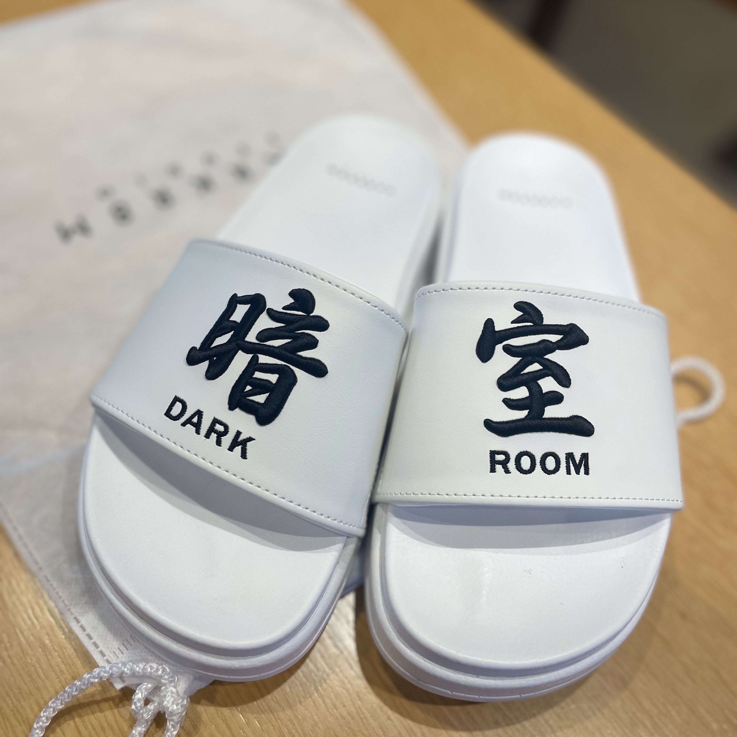 Darkr8m Studio Slides White 착용 스타일