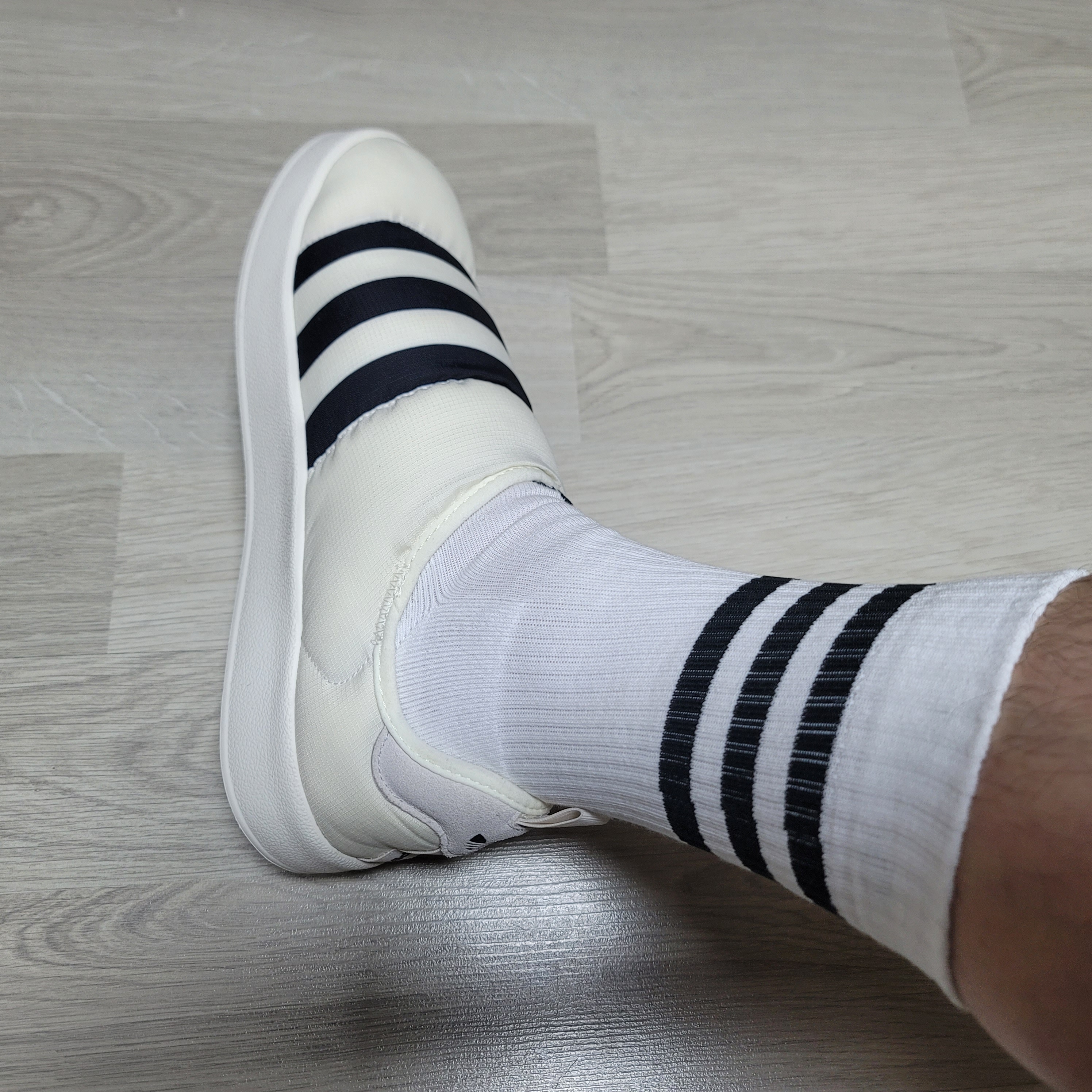 Adidas Puffylette Off White 착용 스타일 - 1