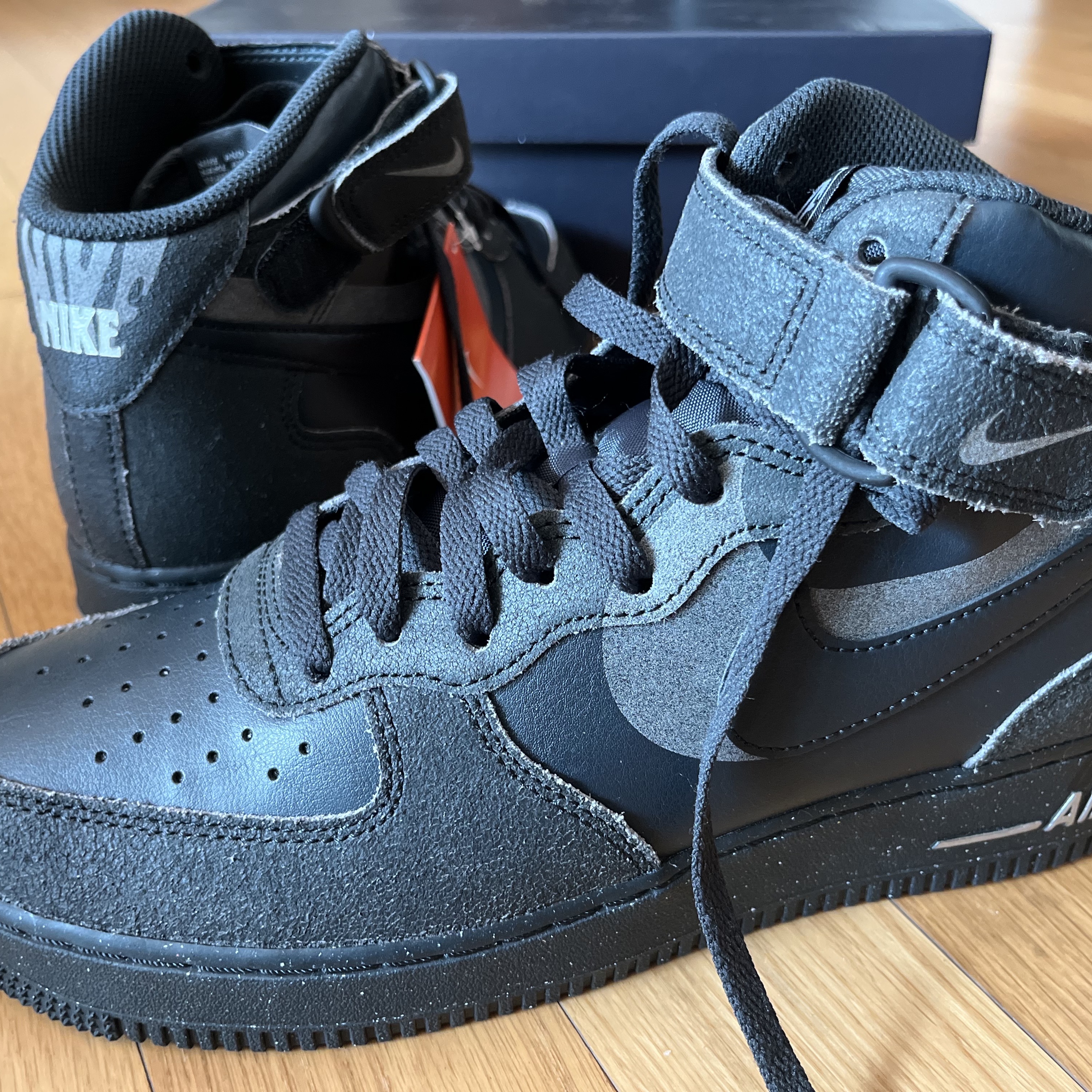 Nike Air Force 1 Mid '07 LX Halloween 착용 스타일