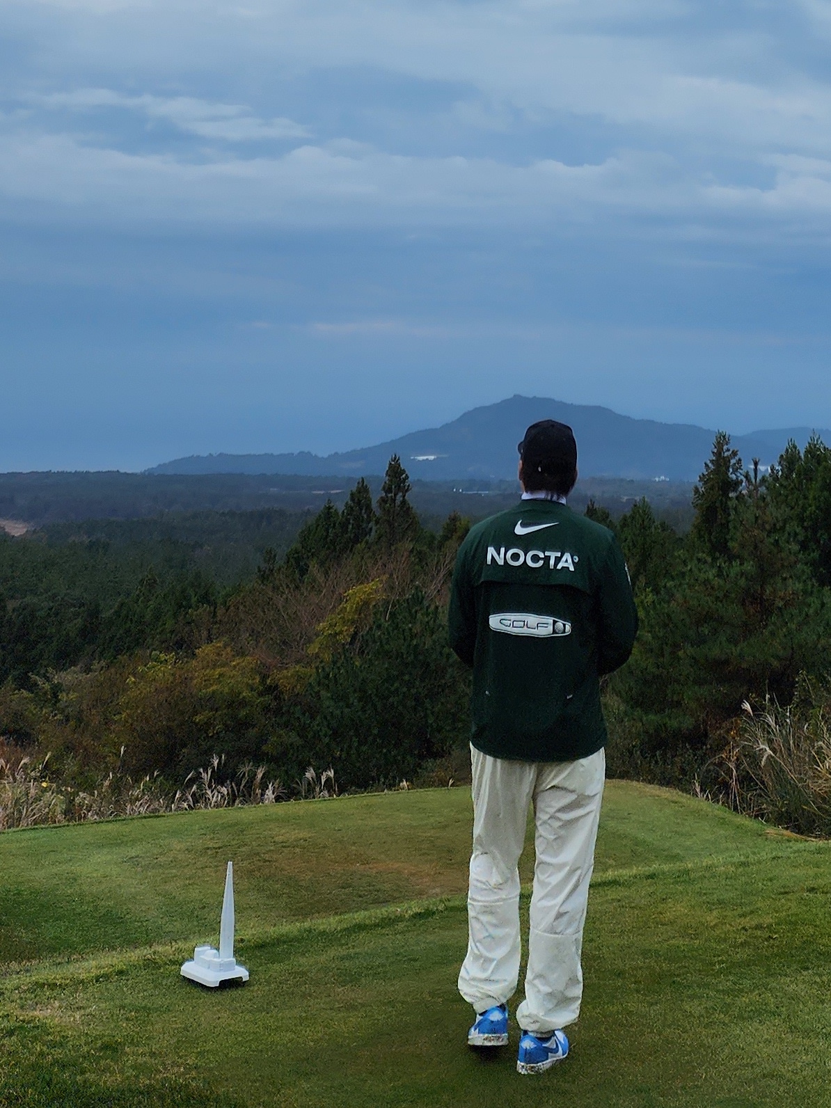 Nike x Drake Nocta Golf Crewneck Top Green - Asia, Nike x Drake Nocta Golf Pants Sail - Asia 착용 스타일