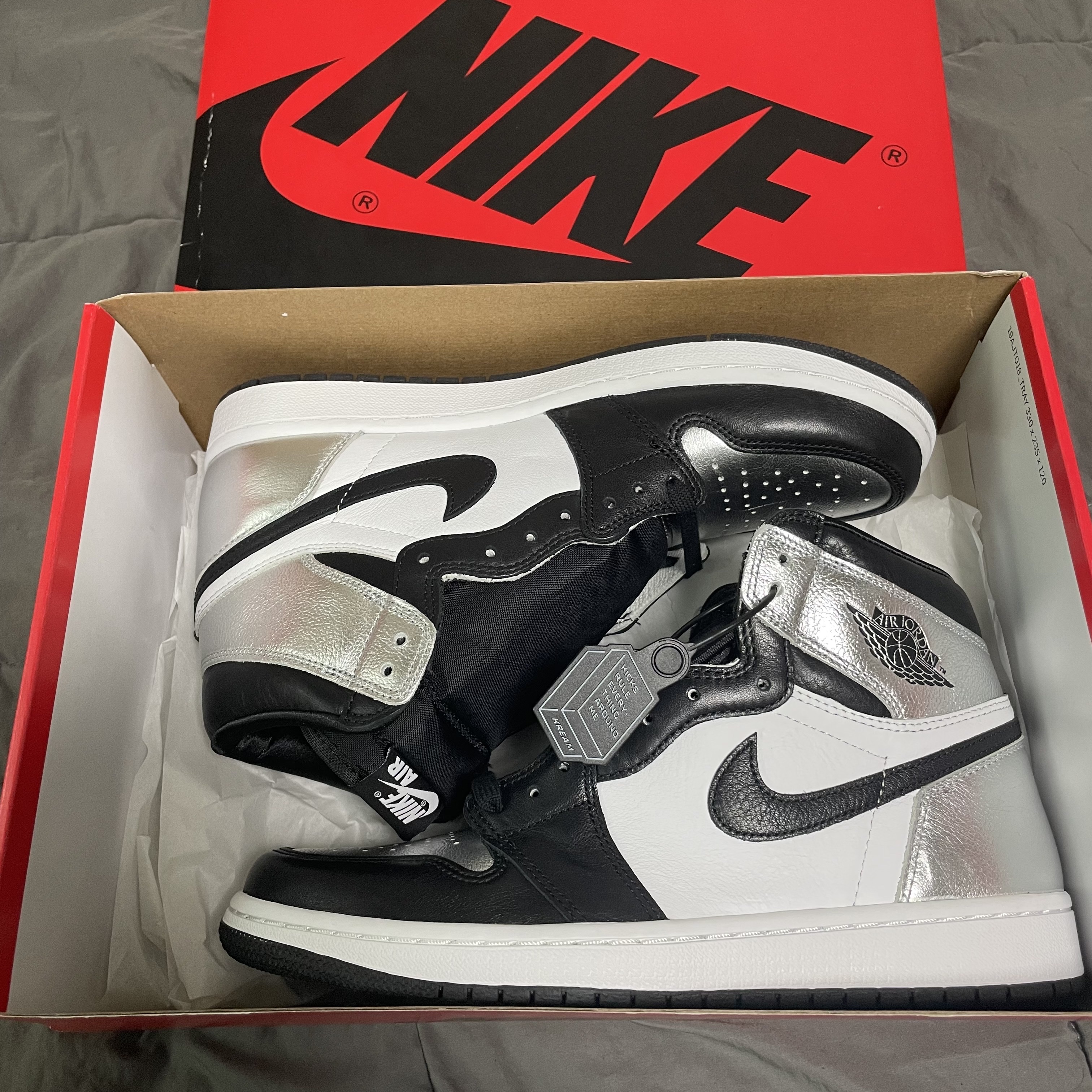 (W) Jordan 1 Retro High OG Silver Toe 착용 스타일 - 3