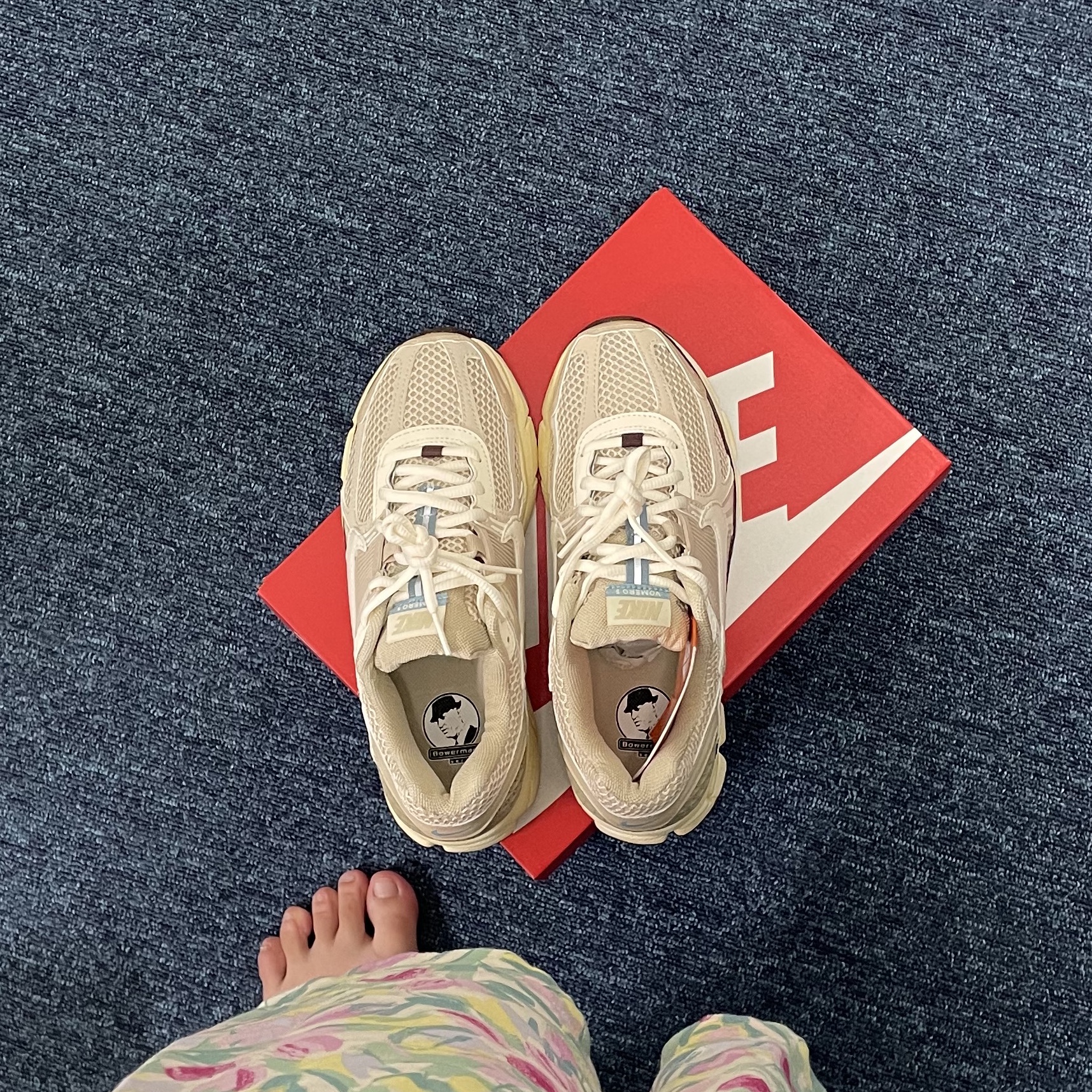 (W) Nike Zoom Vomero 5 Oatmeal 착용 스타일 - 4