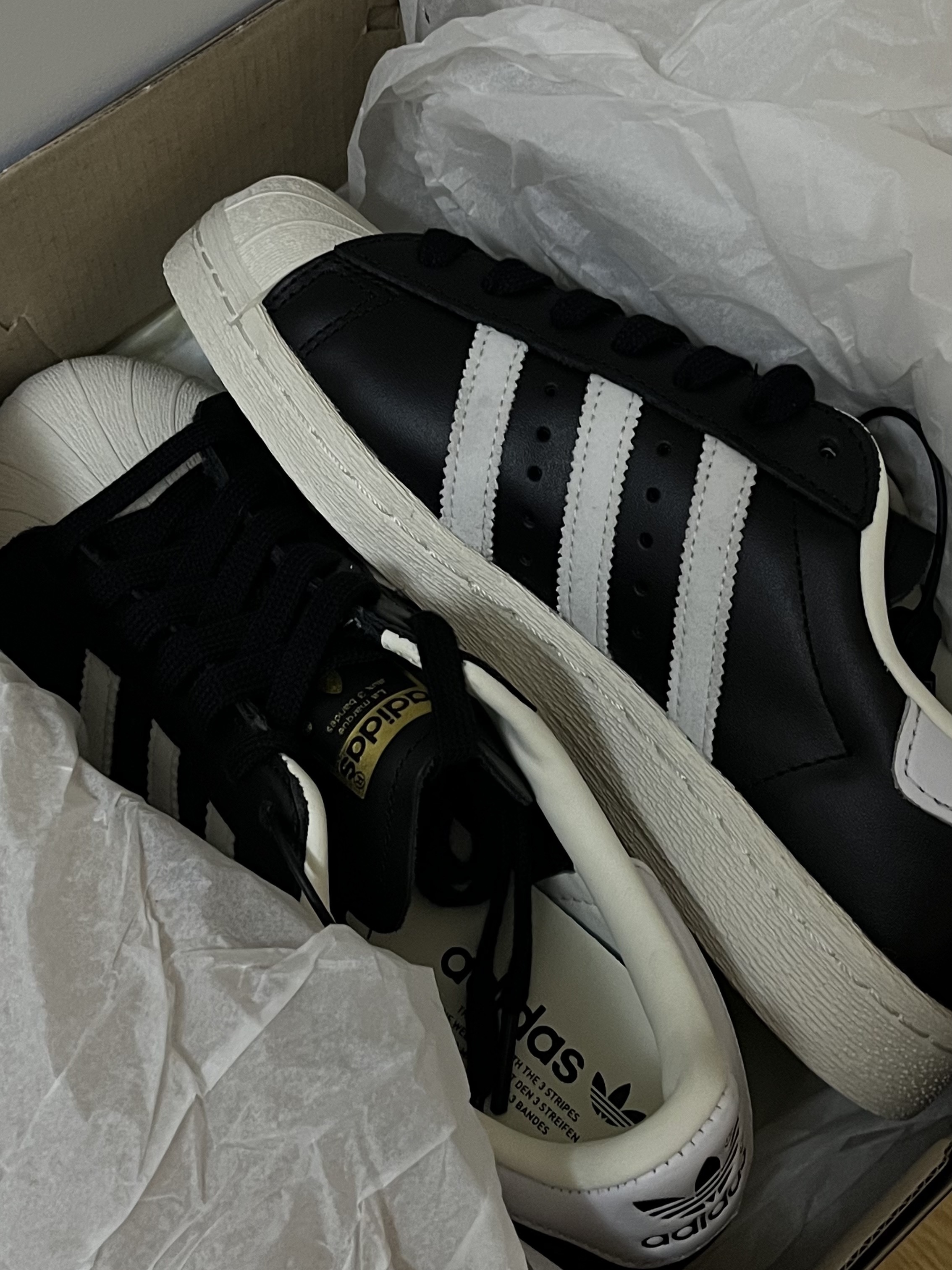 Adidas Superstar 82 FI Core Black 착용 스타일