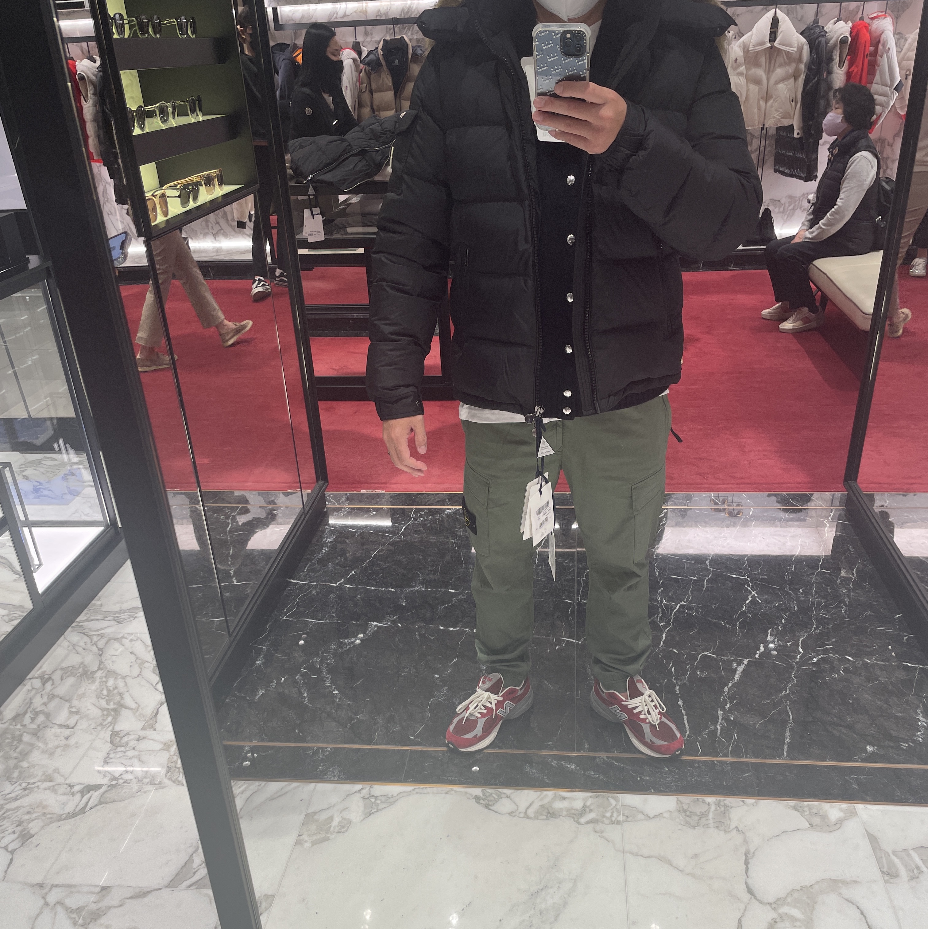 Moncler Mayaf Short Down Jacket Black - 22FW, New Balance 990v3 Made in USA Scarlet Marblehead 착용 스타일