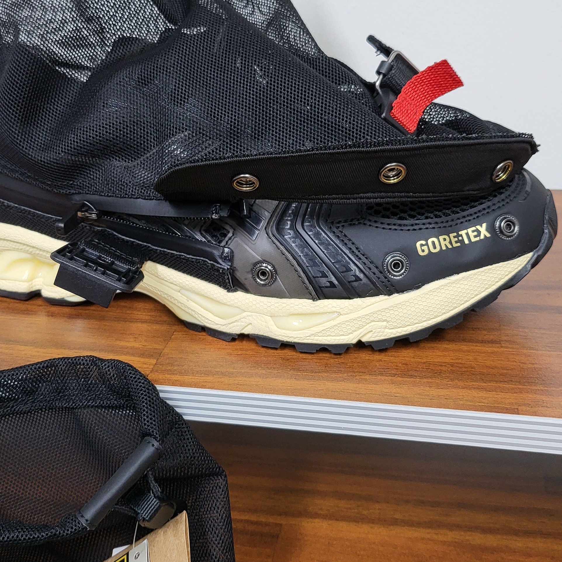 Asics x JJJJound Gel-Kayano 14 Silver Black, Asics x Beams Gel-Kayano 14 Gore-Tex Black 착용 스타일 - 4