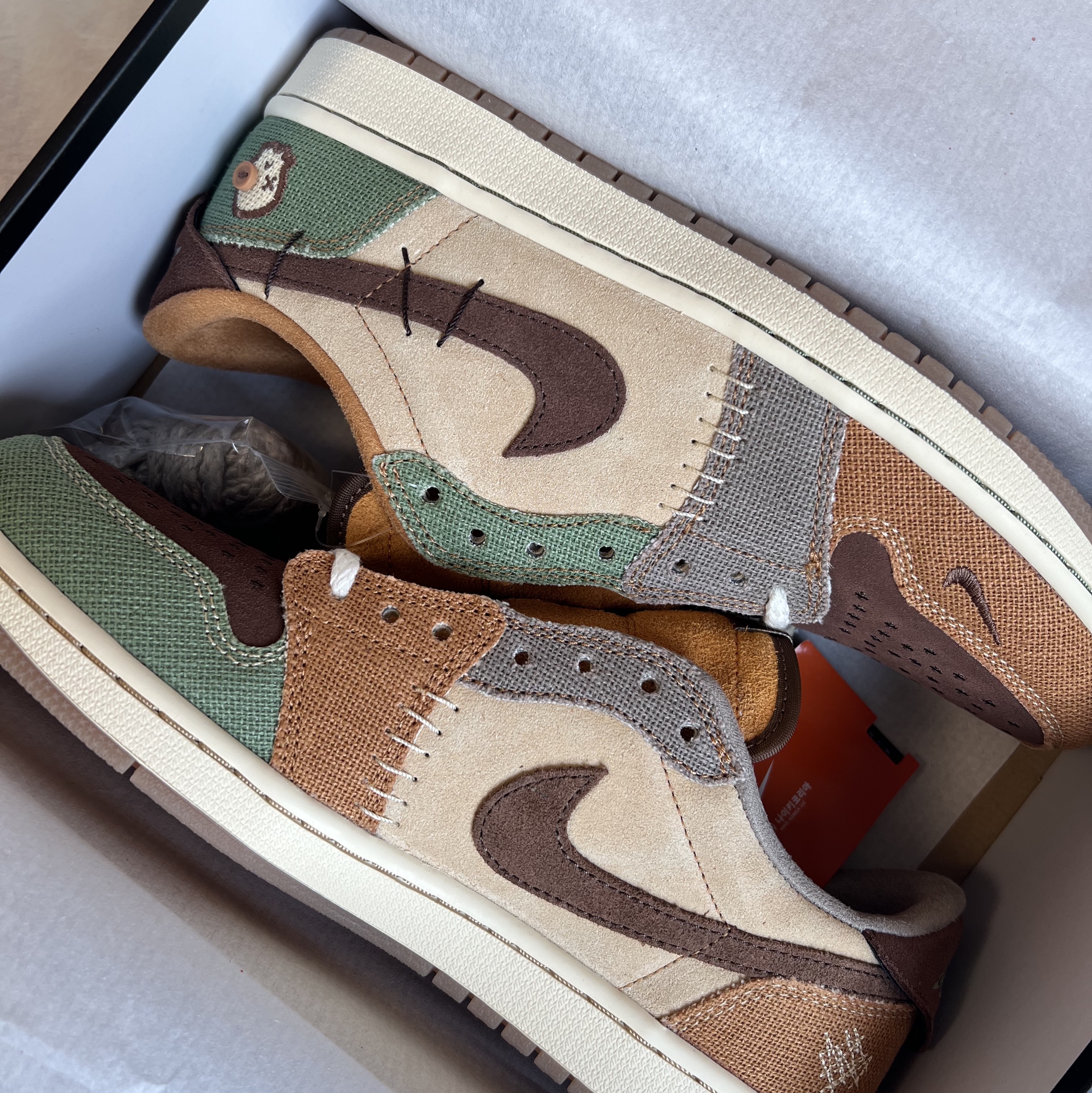 Jordan 1 x Zion Williamson Retro Low OG Flax and Oil Green 착용 스타일 - 1
