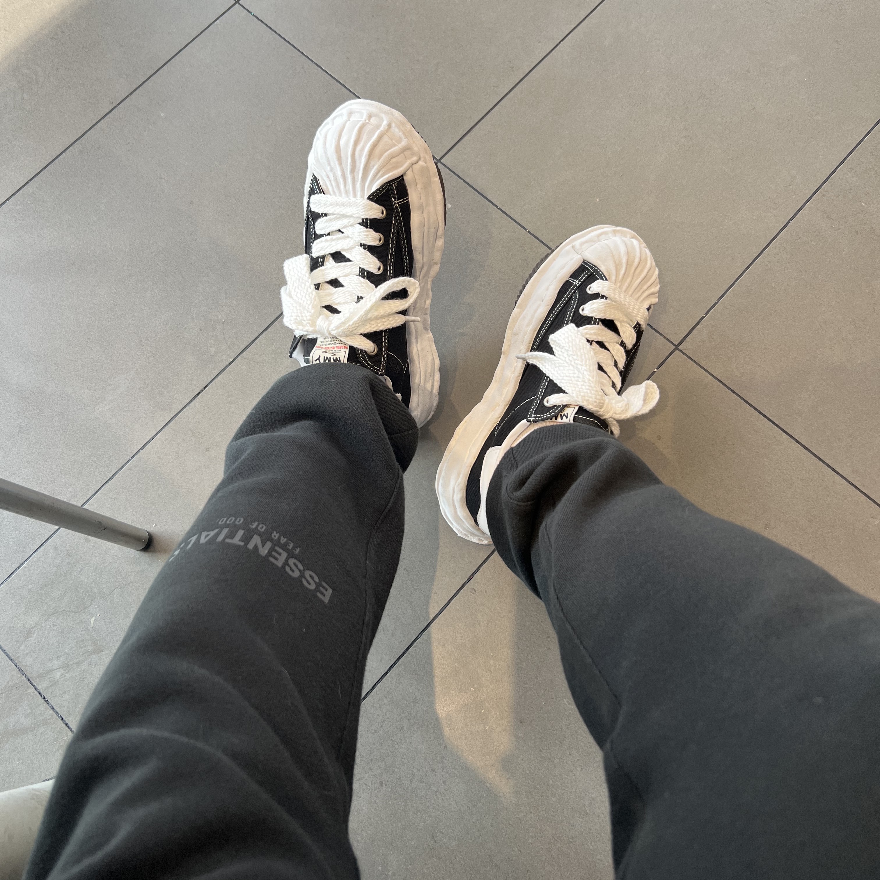 Maison Mihara Yasuhiro Blakey OG Sole Canvas Low-top Sneakers Black, Essentials The Core Collection Sweatpants Black 착용 스타일