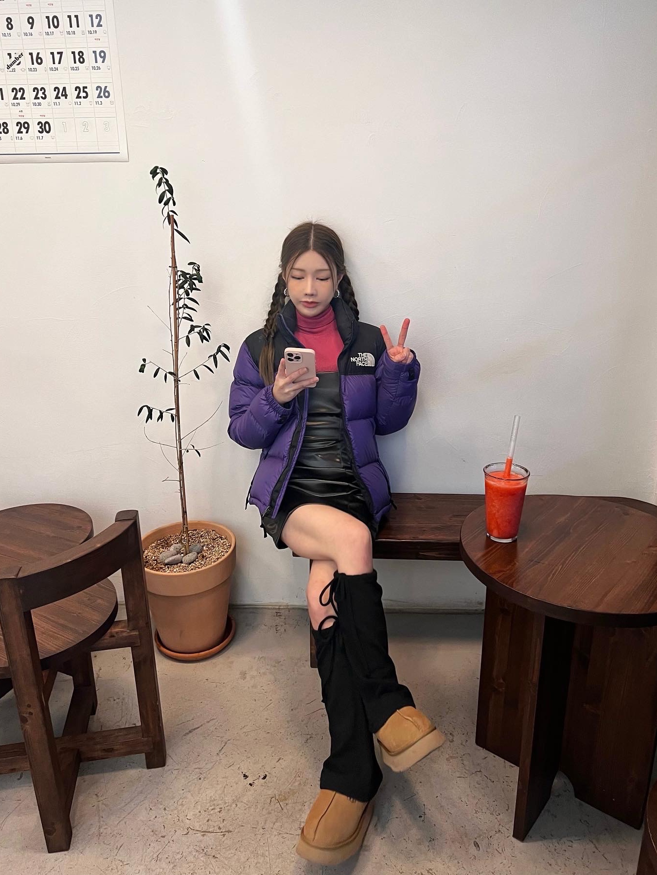 (W) UGG Tazz Slipper Chestnut 착용 스타일 - 3