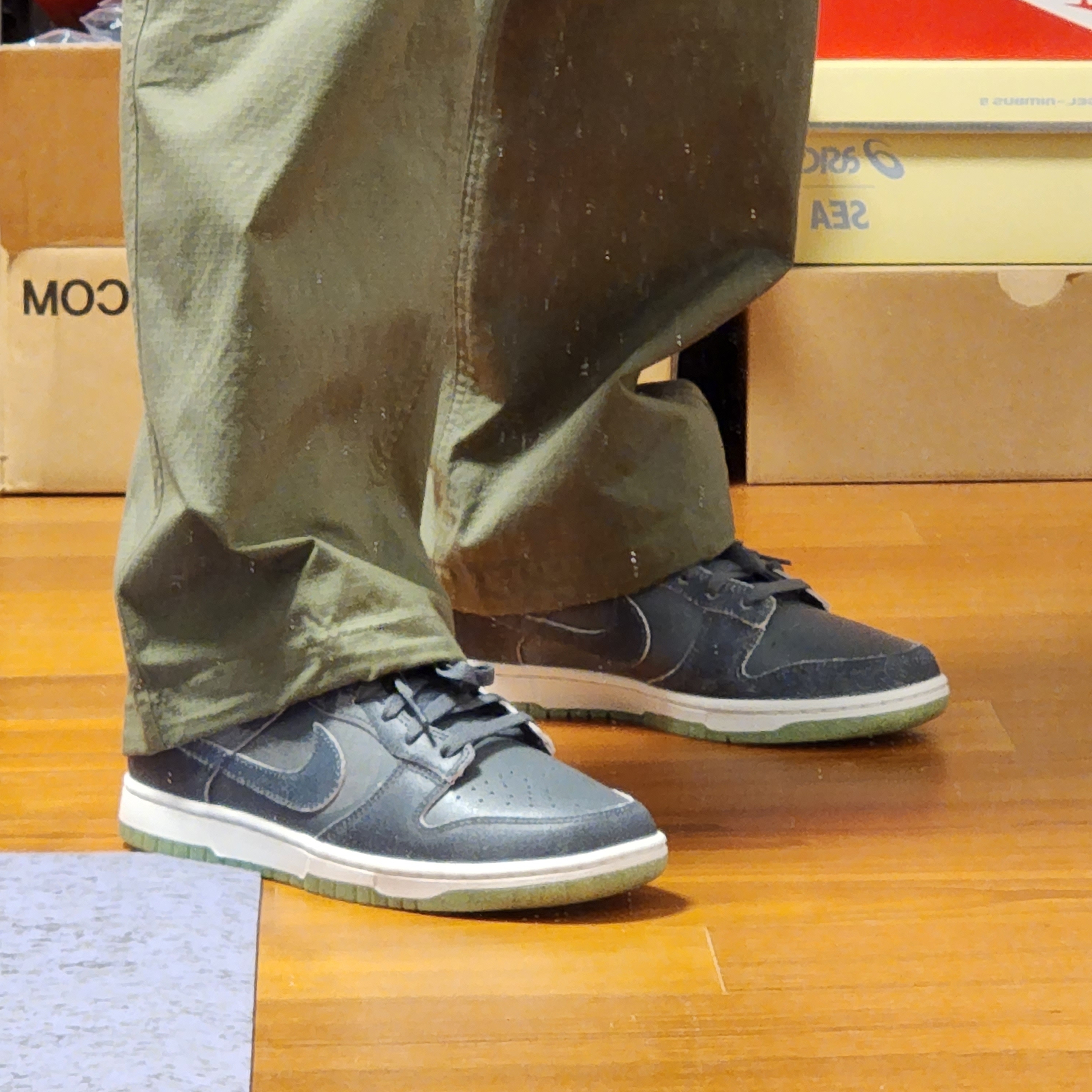 Yeezy Gap Engineered By Balenciaga Dove Hoodie Black, Yeezy Gap Engineered By Balenciaga Flame Cap Black 착용 스타일 - 4