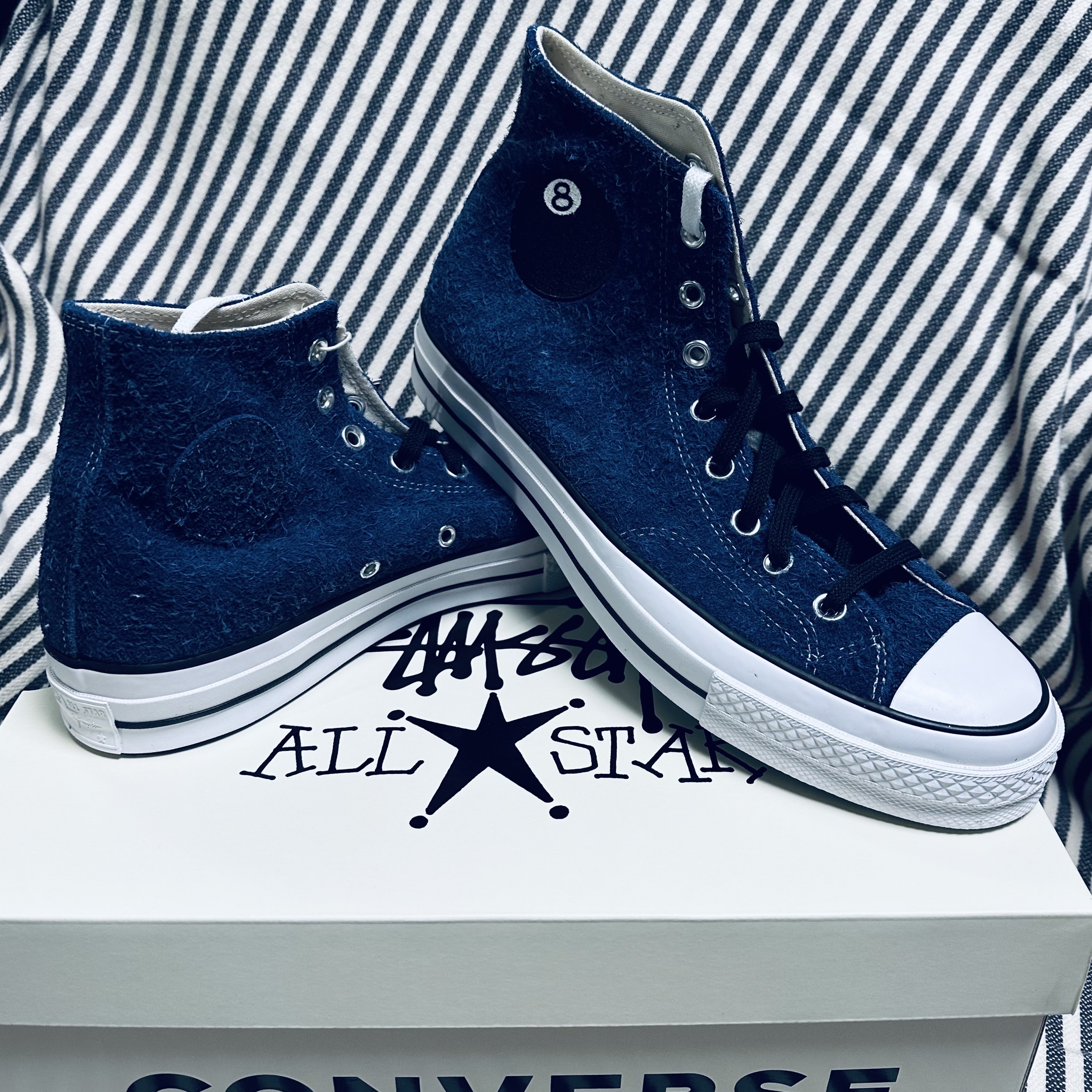 Converse x Stussy Chuck 70 High 8 Ball Navy, Jordan 1 Retro High OG Black Mocha 착용 스타일 - 1