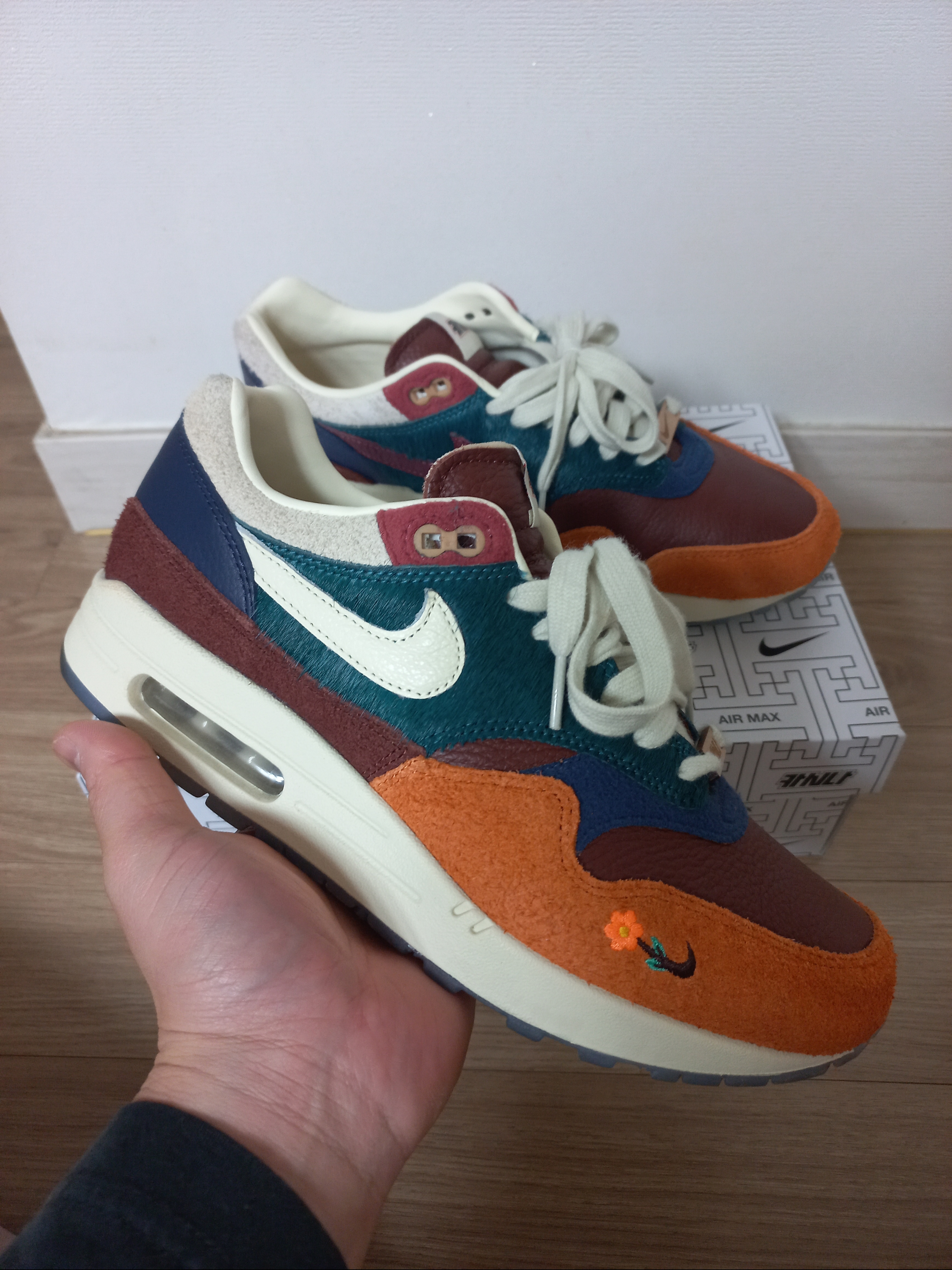 Nike x Kasina Air Max 1 SP Won-Ang Orange, Nike x Kasina Air Max 1 SP Won-Ang Orange (With Special Gift) 착용 스타일 - 1
