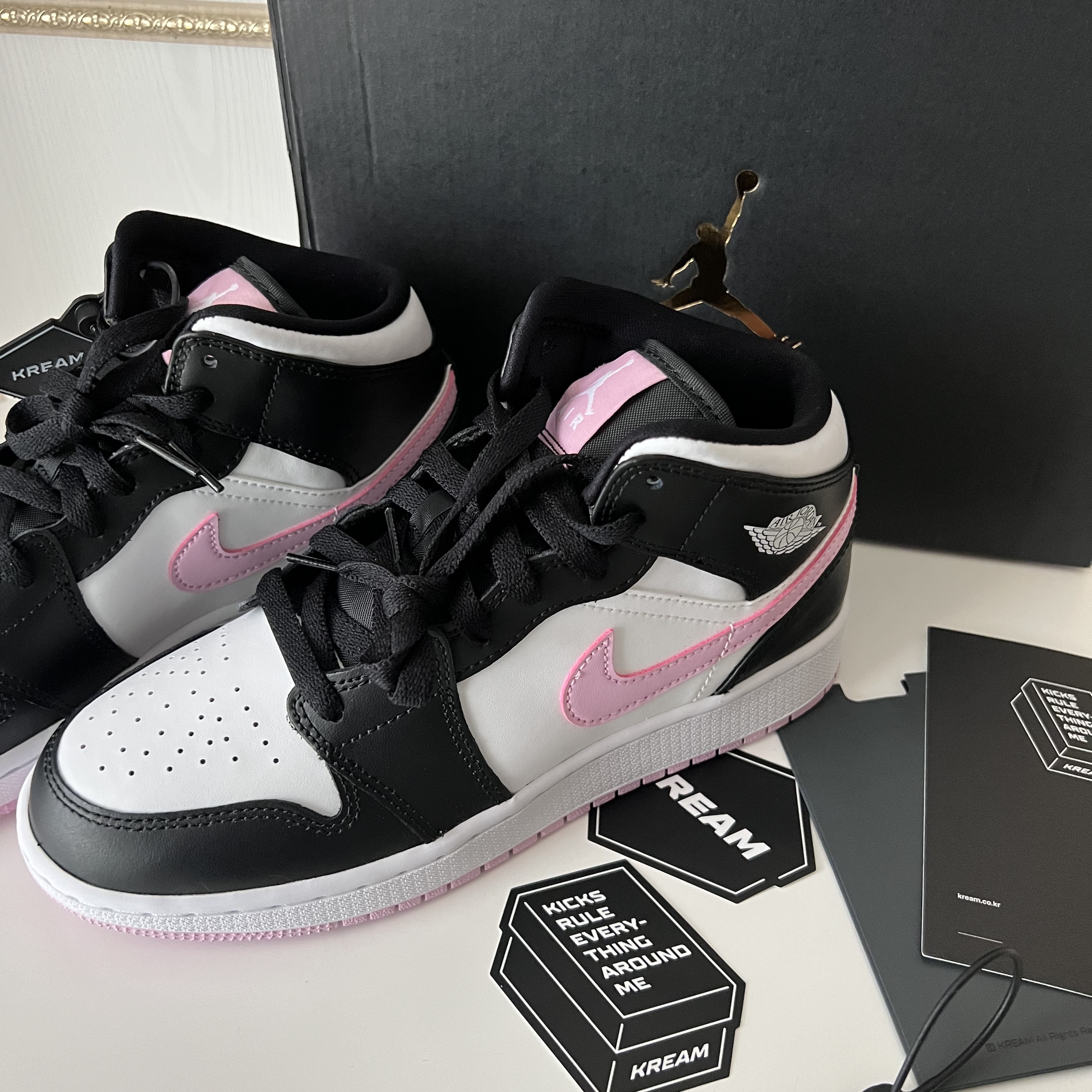 (GS) Jordan 1 Mid Light Arctic Pink 착용 스타일 - 1