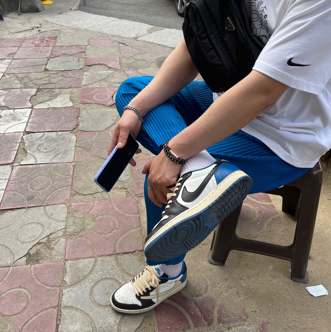 Jordan 1 x Travis Scott x Fragment Retro Low OG SP Military Blue 착용 스타일