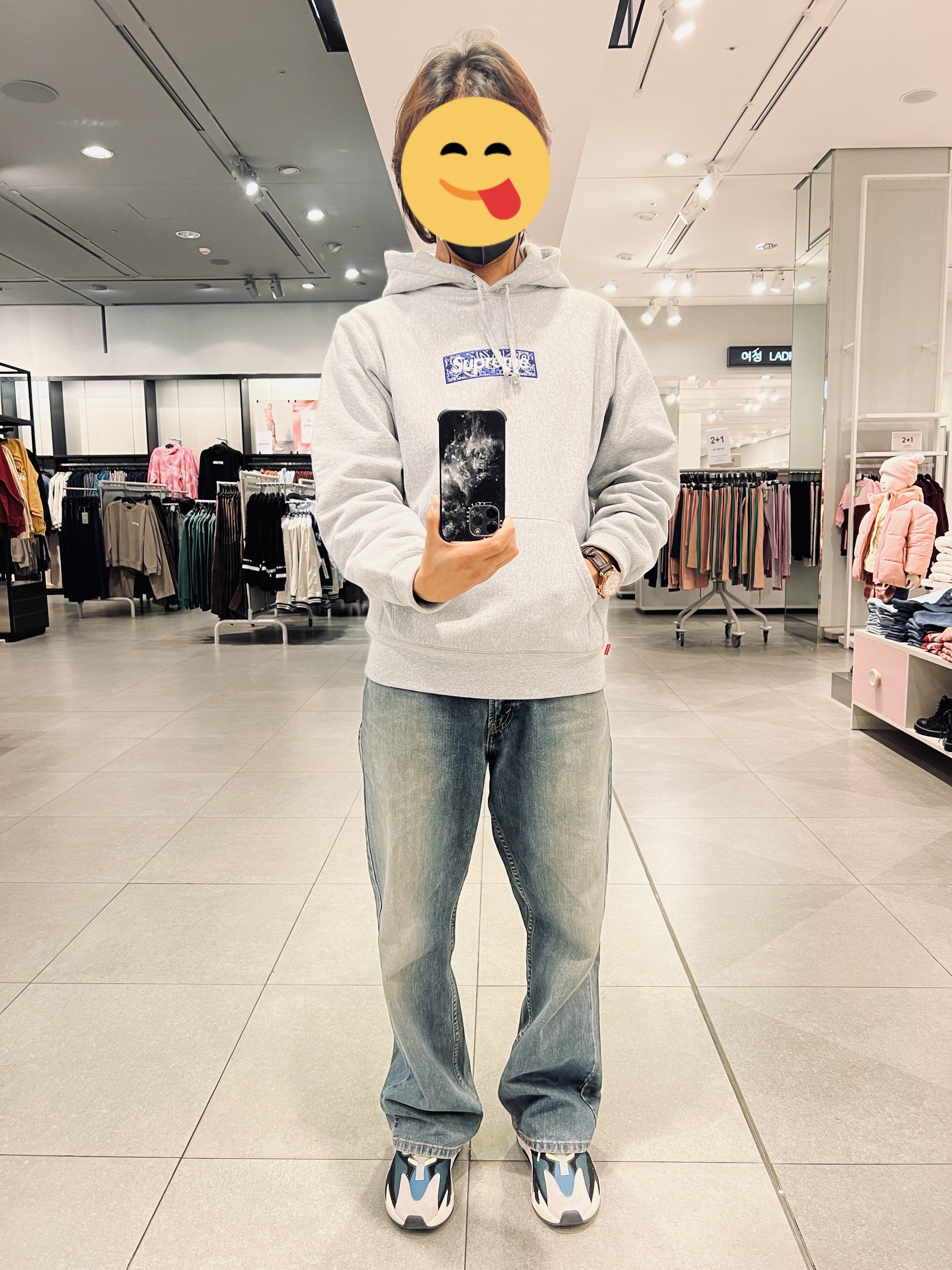Supreme Bandana Box Logo Hooded Sweatshirt Heather Grey - 19FW, Adidas Yeezy Boost 700 Wave Runner Solid Grey 2021/2022 착용 스타일