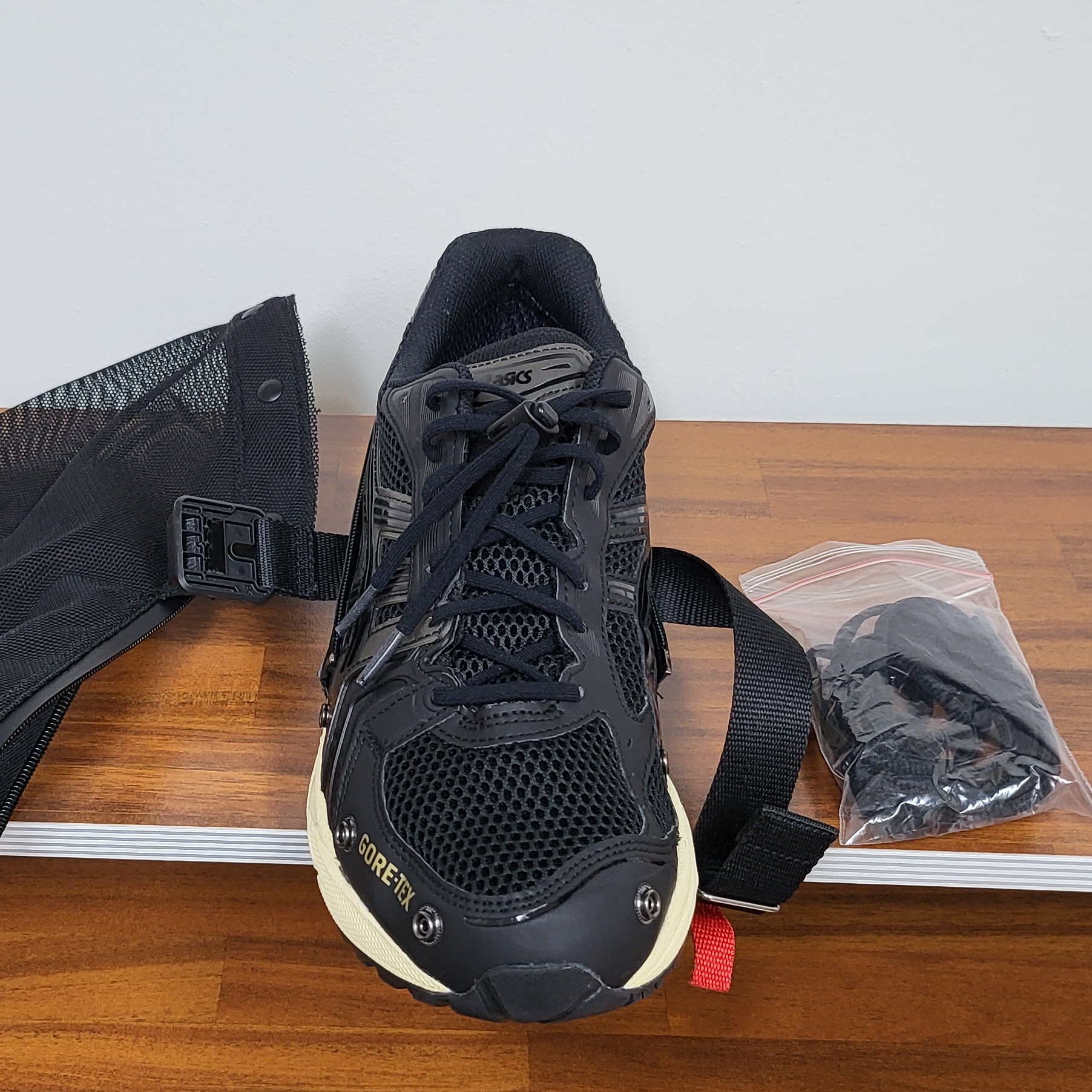 Asics x JJJJound Gel-Kayano 14 Silver Black, Asics x Beams Gel-Kayano 14 Gore-Tex Black 착용 스타일 - 5