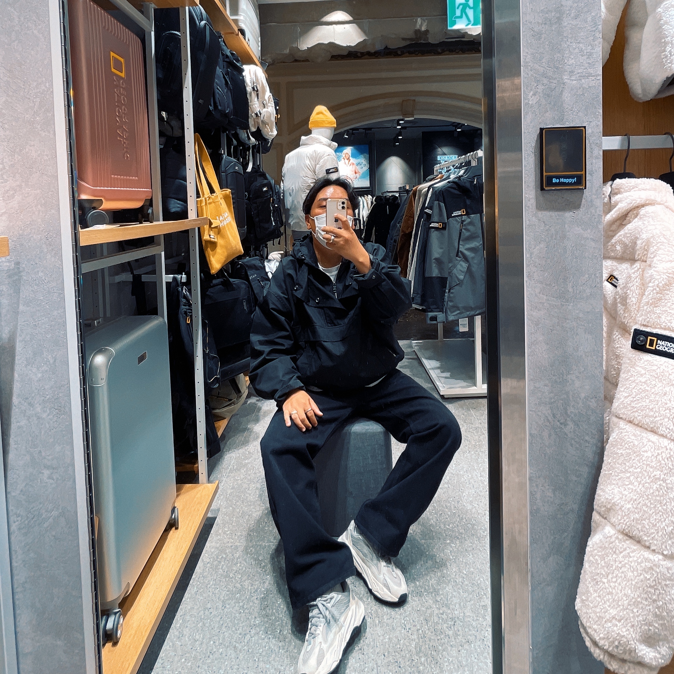 Wooyoungmi Nylon Anorak Jumper Black - 22FW 착용 스타일 - 3