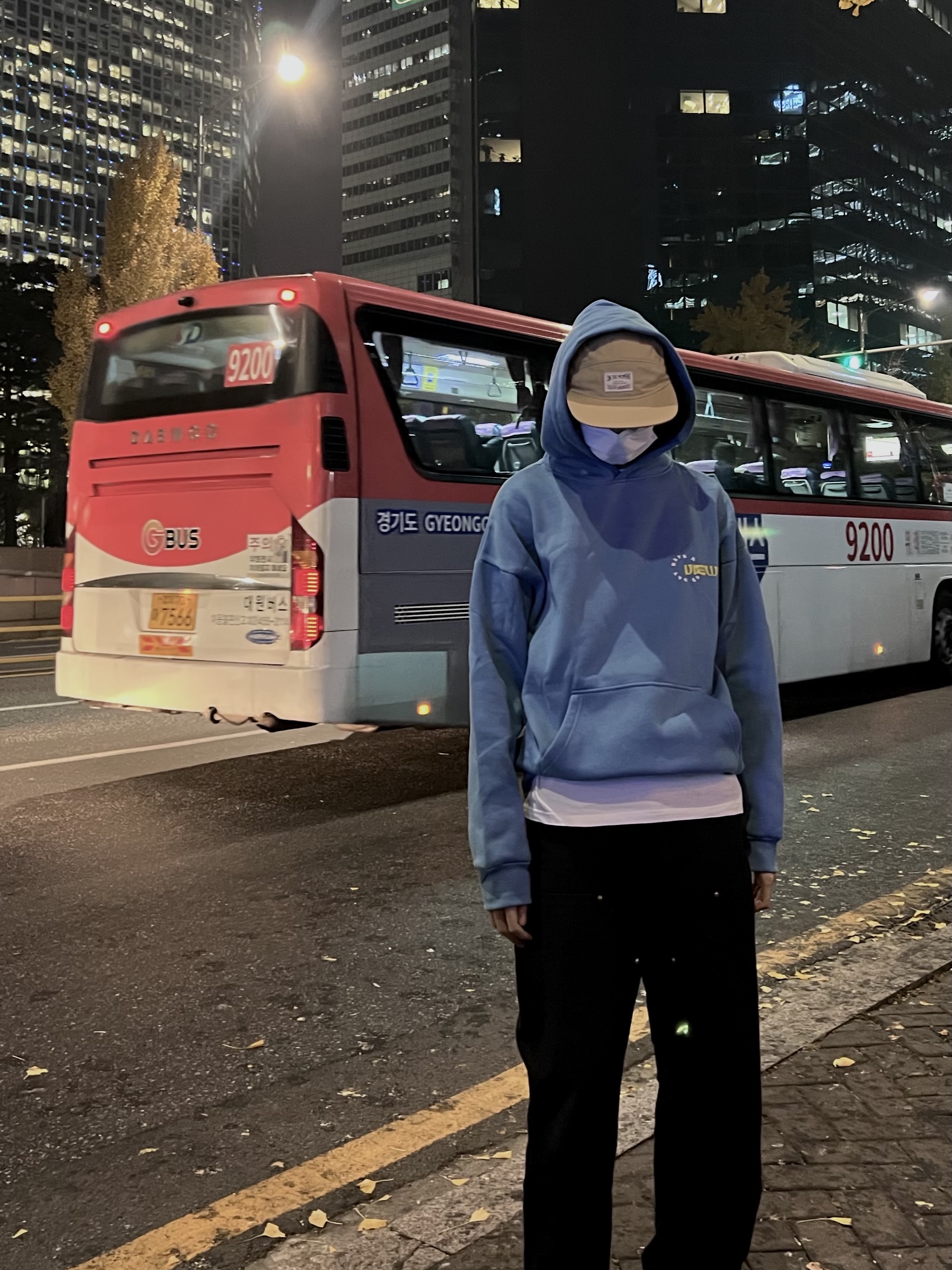 Jordan 1 Low Hyper Royal 착용 스타일 - 5