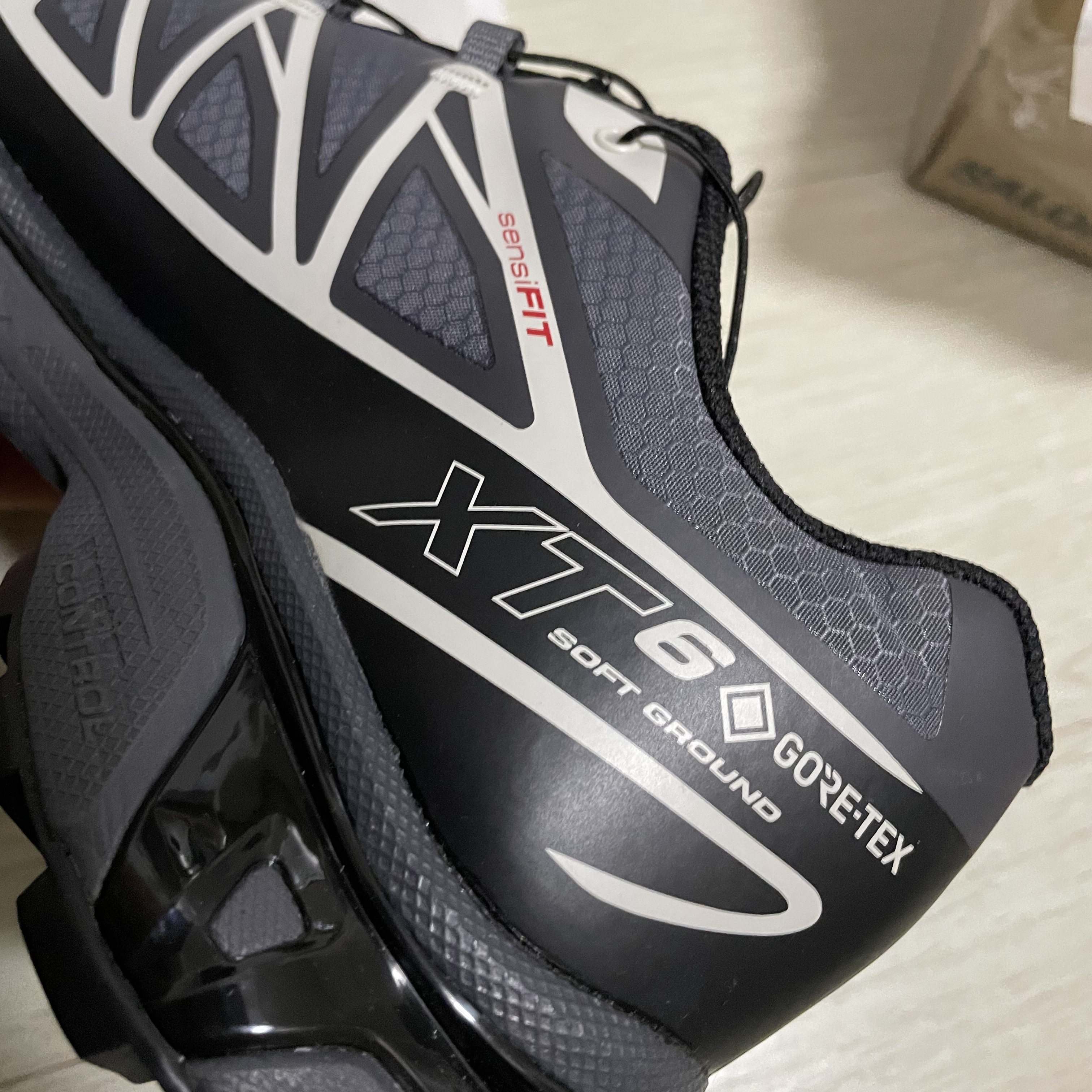 Salomon XT-6 Gore-Tex Black Ebony 착용 스타일 - 4