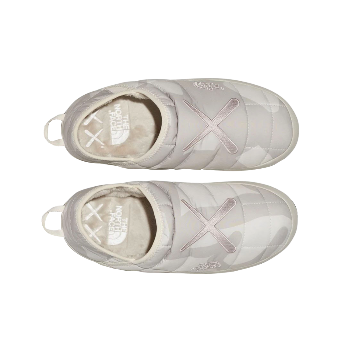 (W) 노스페이스 x 카우스 써모볼 트랙션 뮬 VP 문라이트 아이보리 프린트 - 22FW((W) The North Face x Kaws Thermoball Traction Mule VP Moonlight Ivory Print - 22FW) - 2
