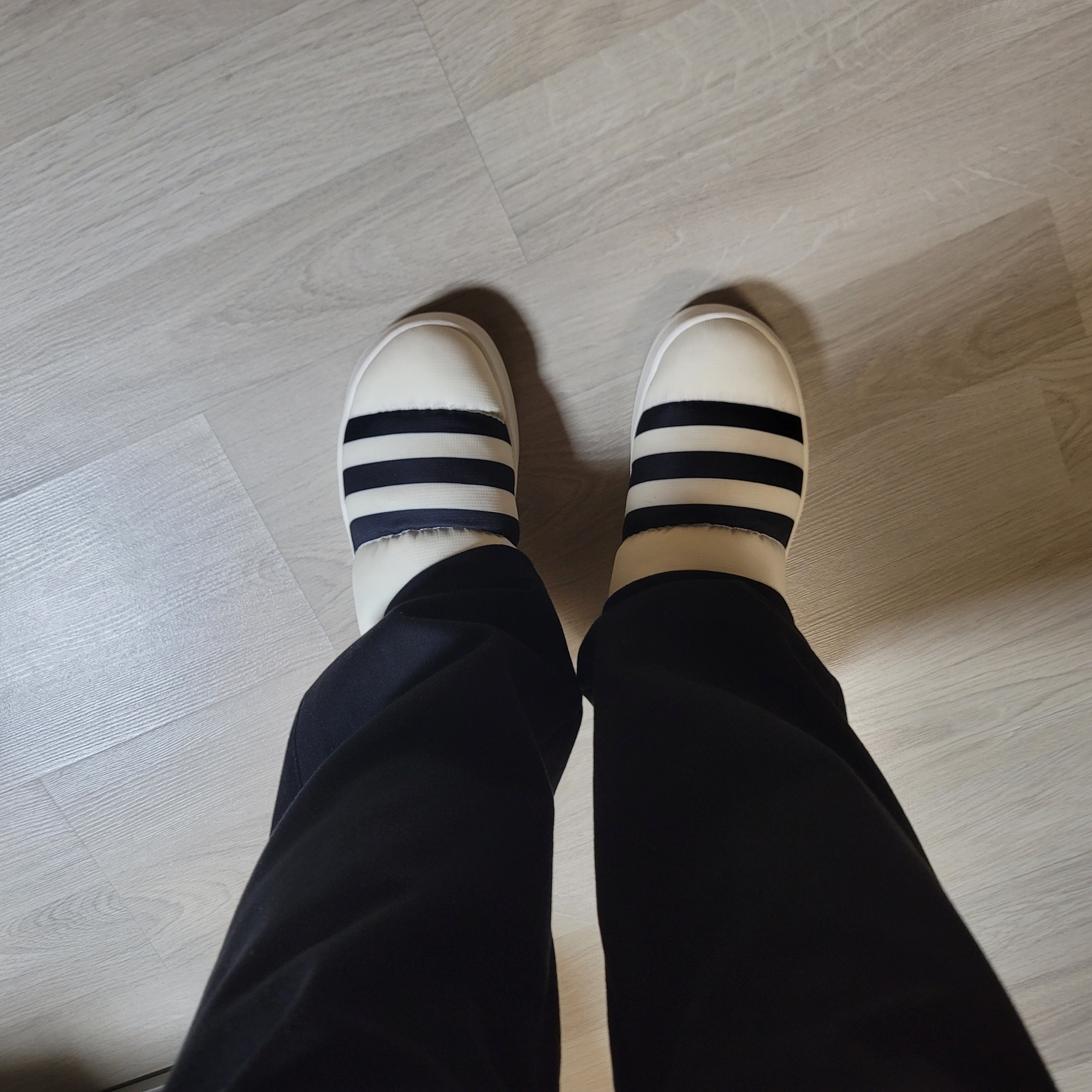 Adidas Puffylette Off White 착용 스타일 - 2