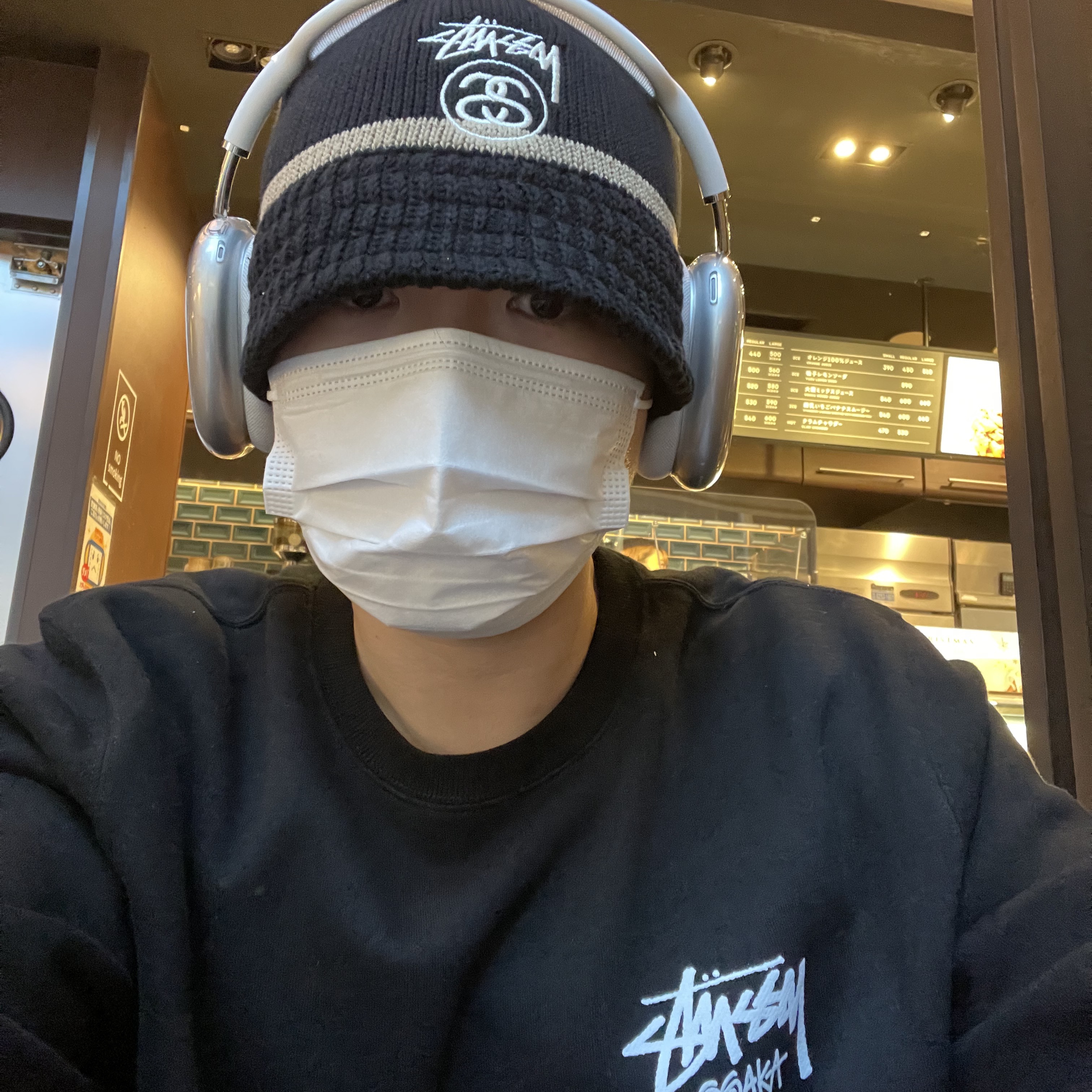 Apple AirPods Max Lightning Silver (Korean Ver.), Stussy SS Link Knit Bucket Hat Black 착용 스타일