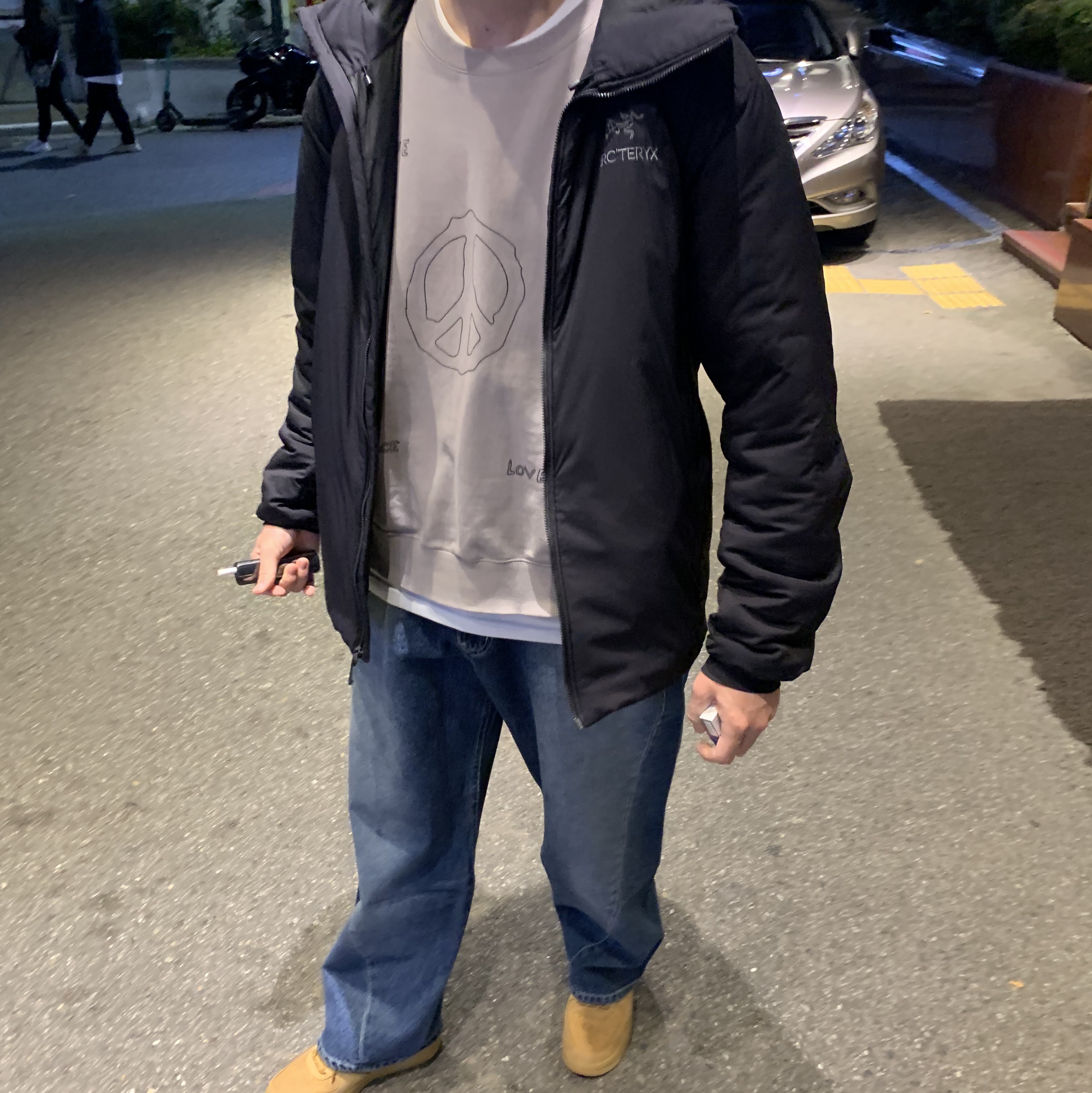 Arc'teryx Atom AR Hoody Black, Nike Air Force 1 '07 WB Flax 착용 스타일