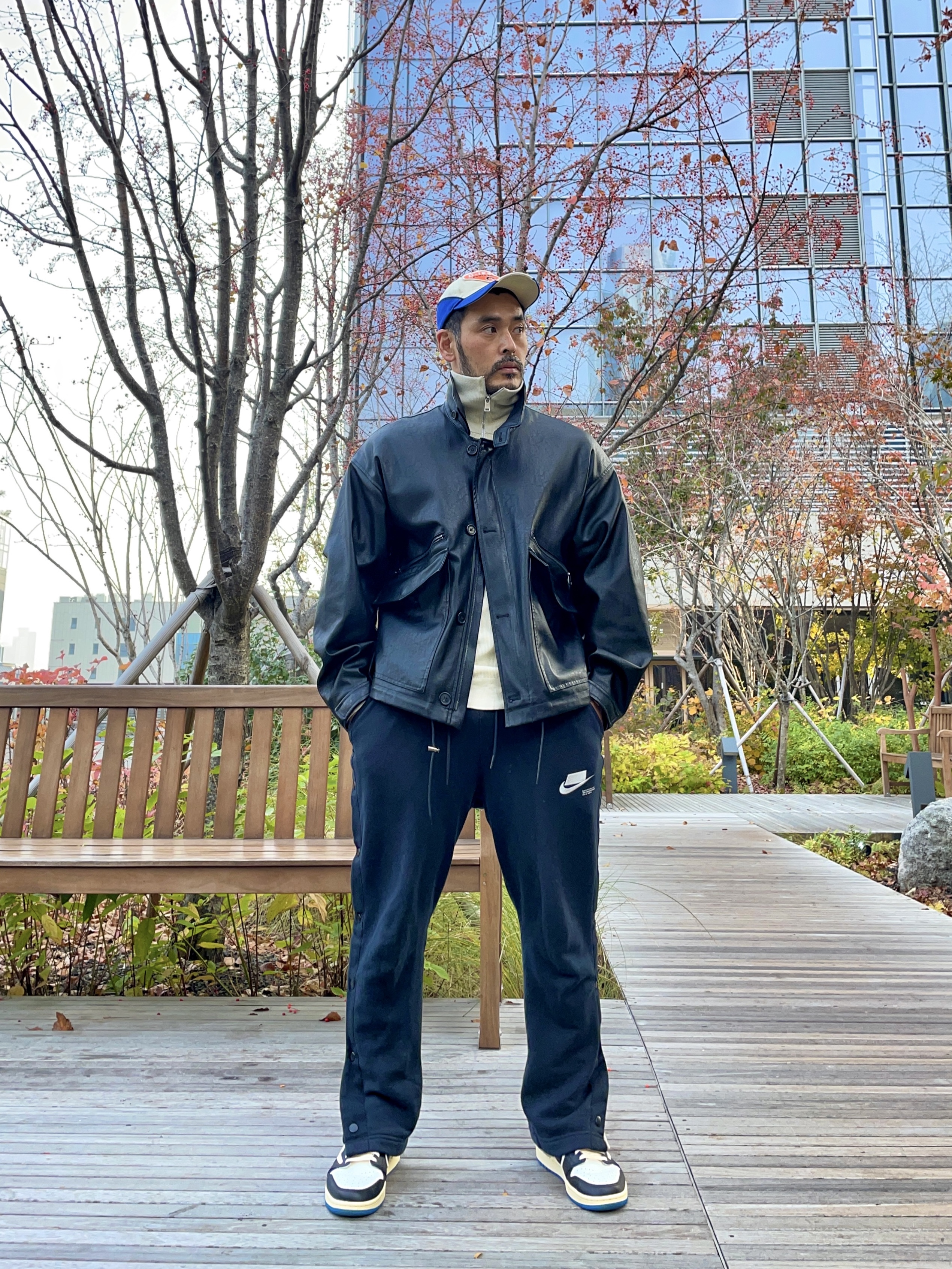 Jordan 1 x Travis Scott x Fragment Retro Low OG SP Military Blue, Diesel C-Pavel Logo Patches Baseball Cap White 착용 스타일 - 2