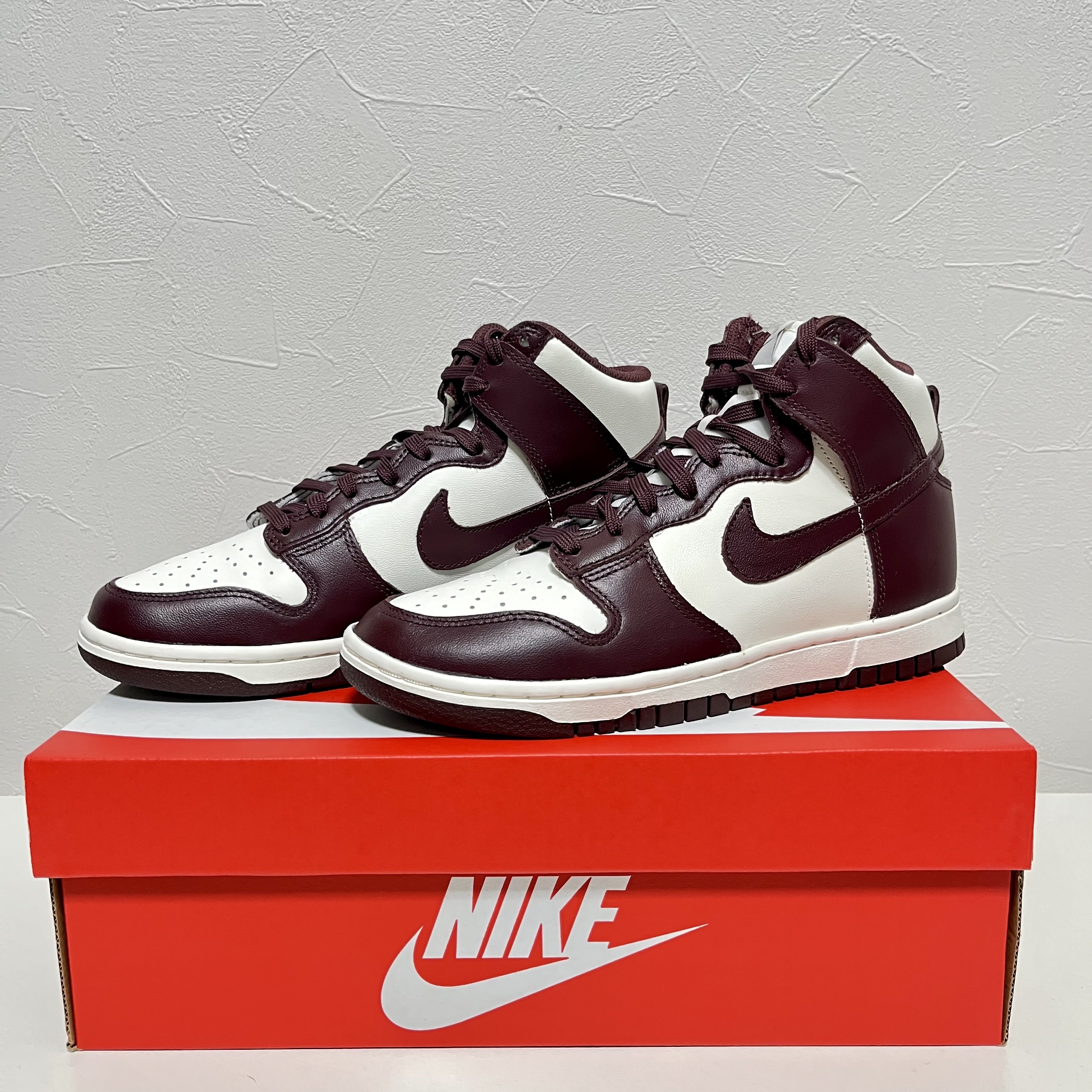 (W) Nike Dunk High Burgundy Crush 착용 스타일 - 1