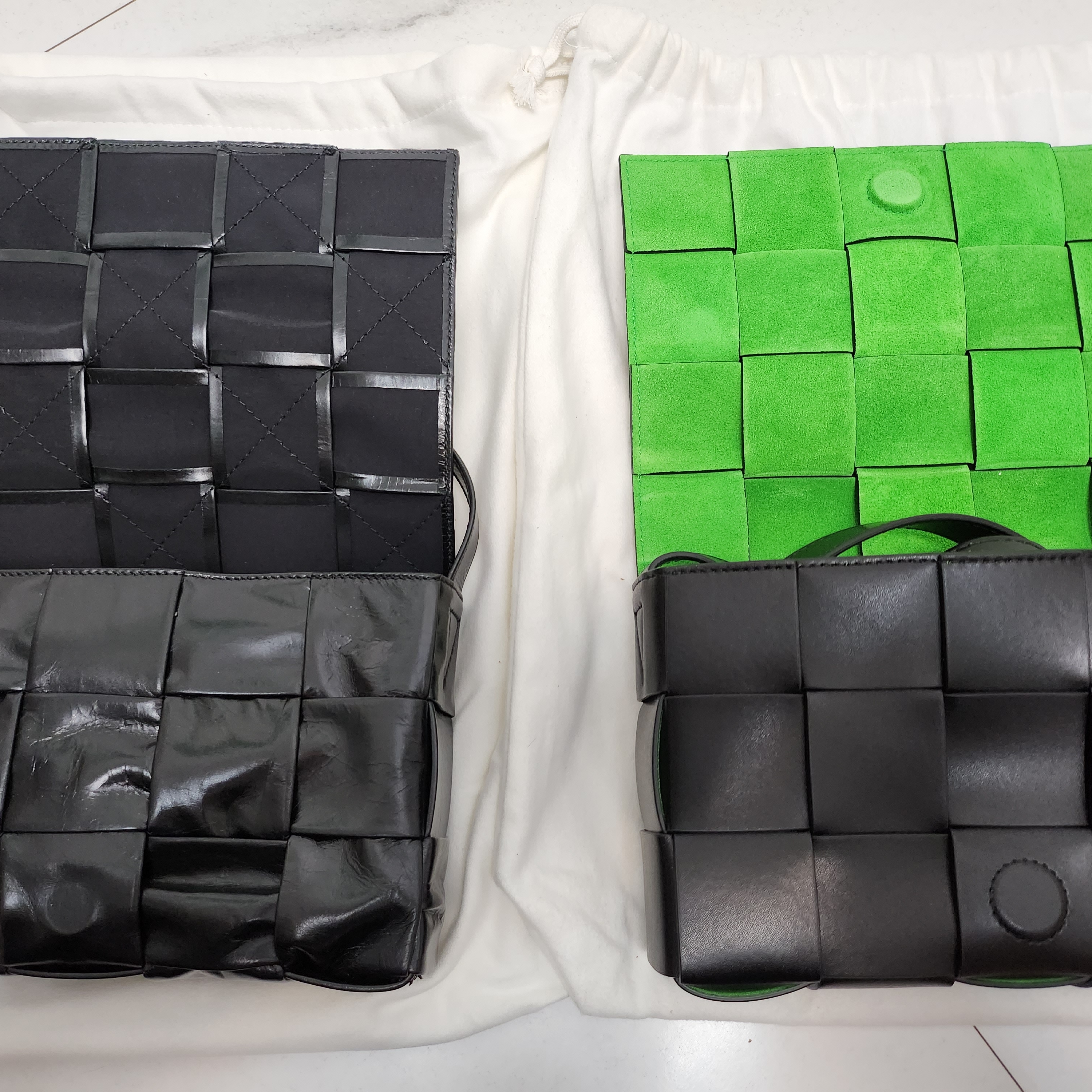 Bottega Veneta Leather Cassette Black Parakeet, Bottega Veneta Leather Cassette Black 착용 스타일 - 1