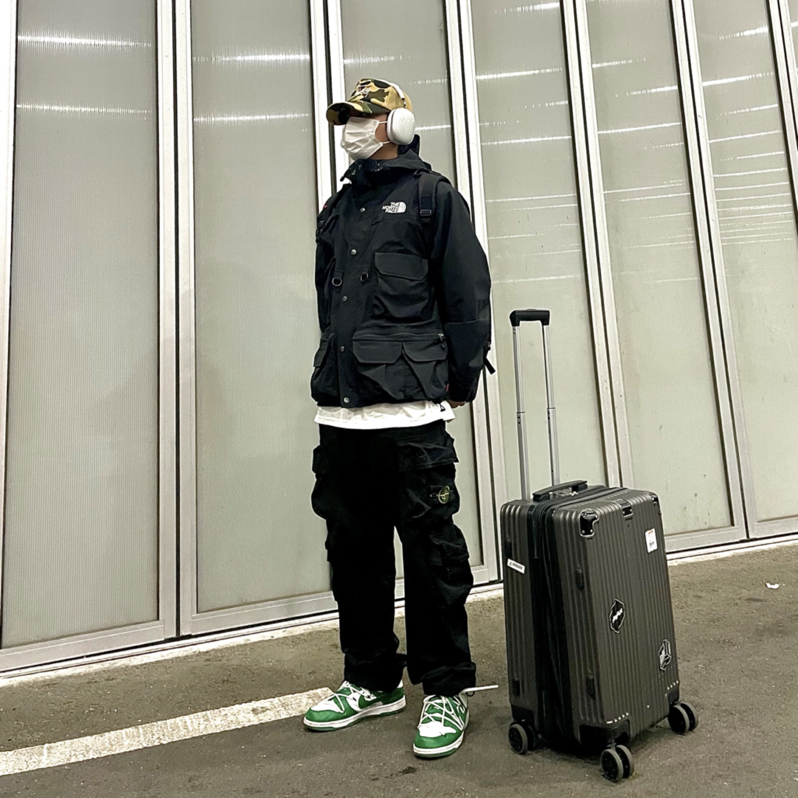 Supreme x The North Face Cargo Jacket Black - 20SS, Stussy x BAPE Trucker Cap Yellow 착용 스타일