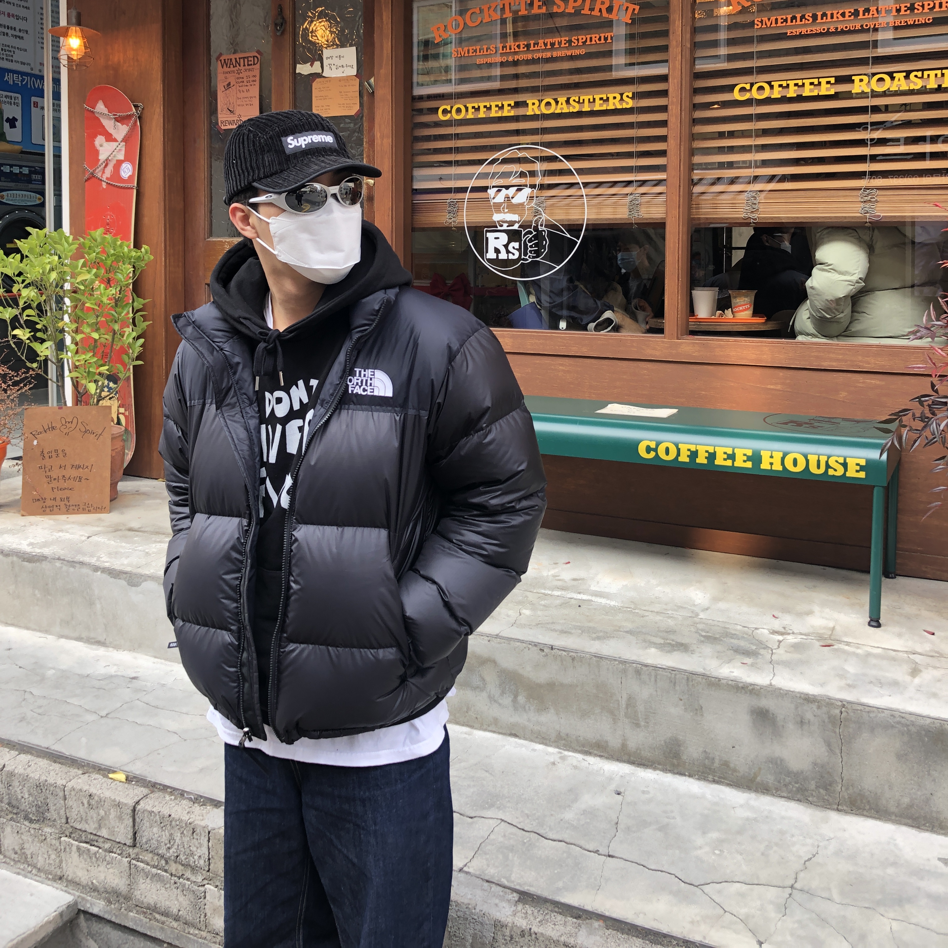 The North Face 1996 Eco Nuptse Jacket Black 착용 스타일