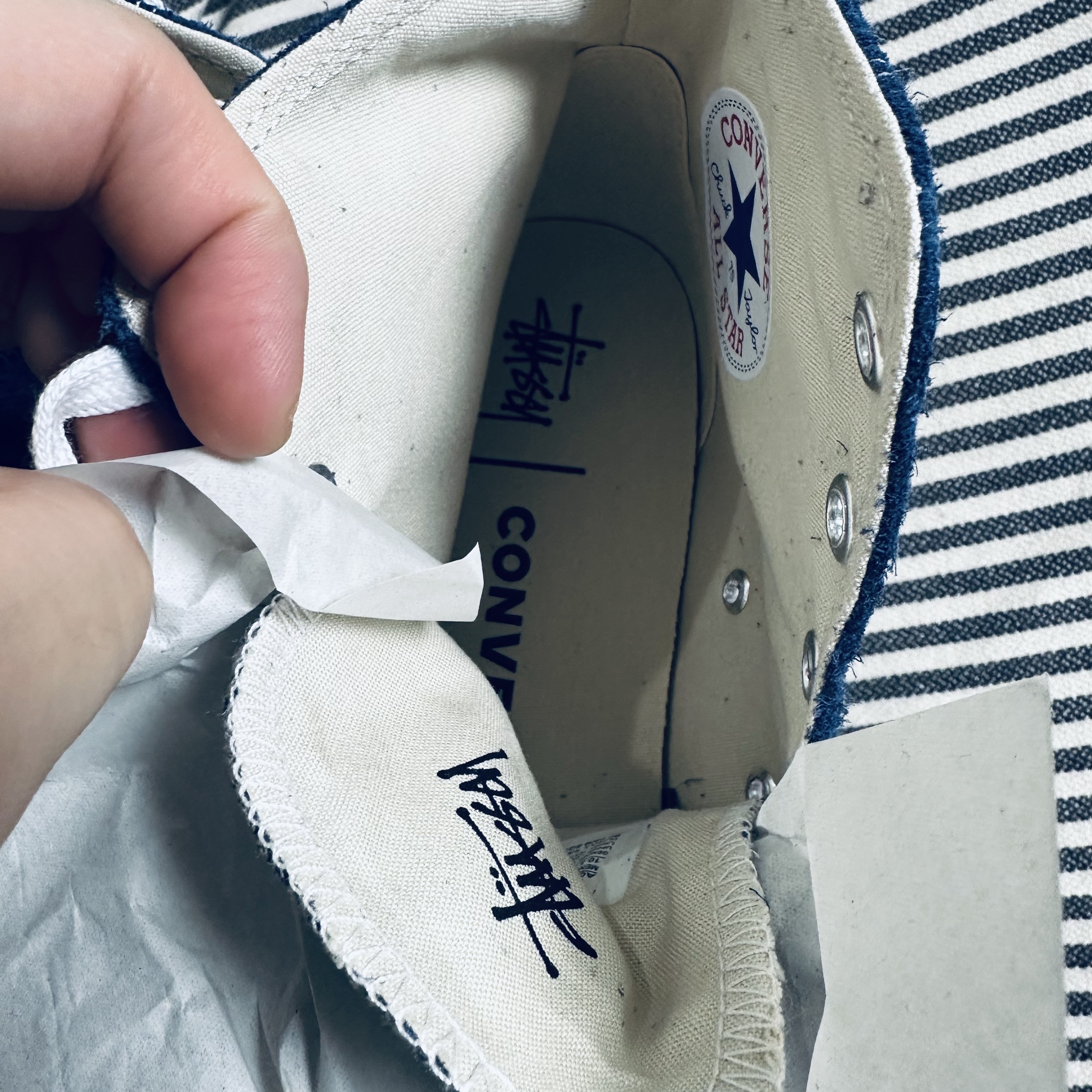 Converse x Stussy Chuck 70 High 8 Ball Navy, Jordan 1 Retro High OG Black Mocha 착용 스타일 - 2