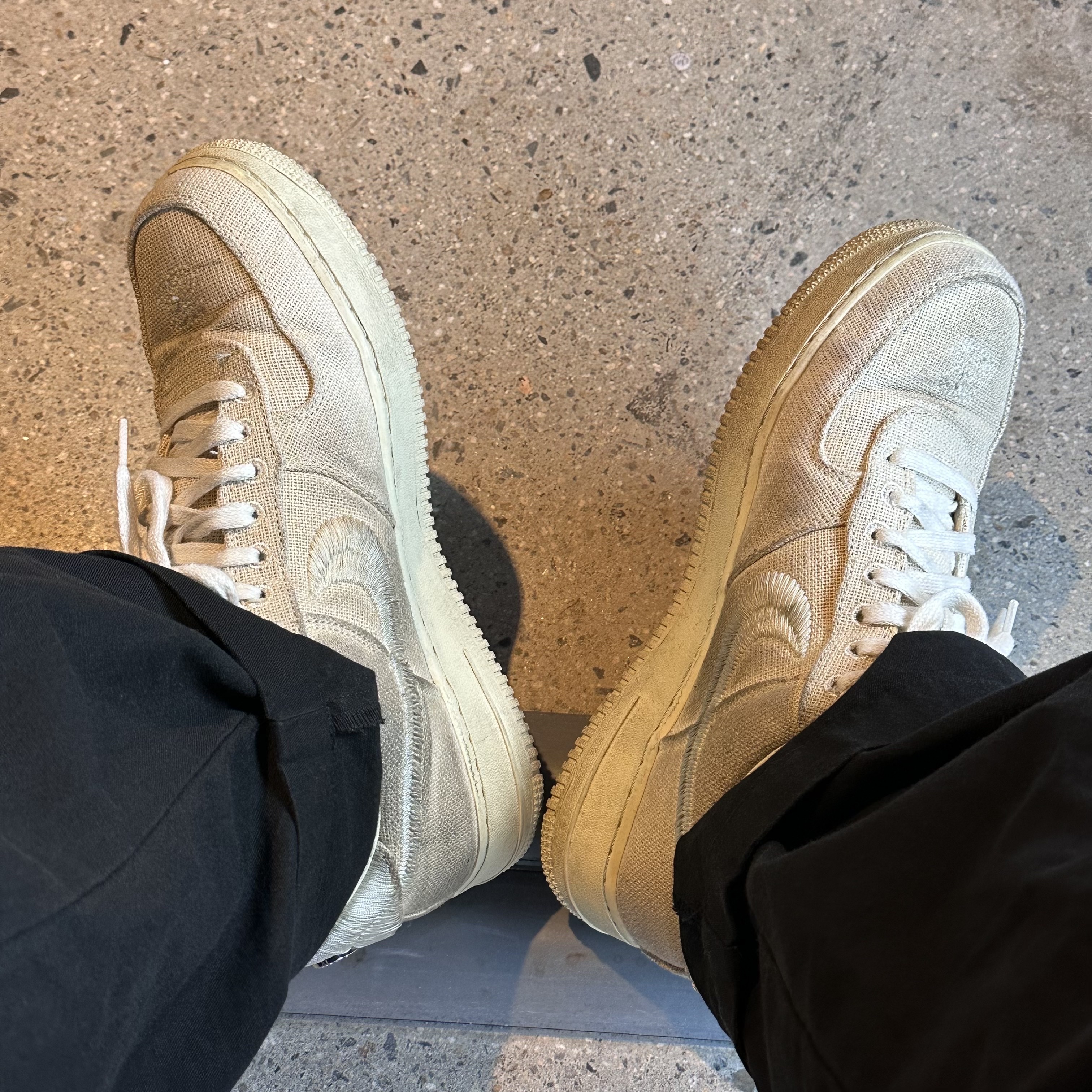 Nike x Stussy Air Force 1 Low Fossil 착용 스타일