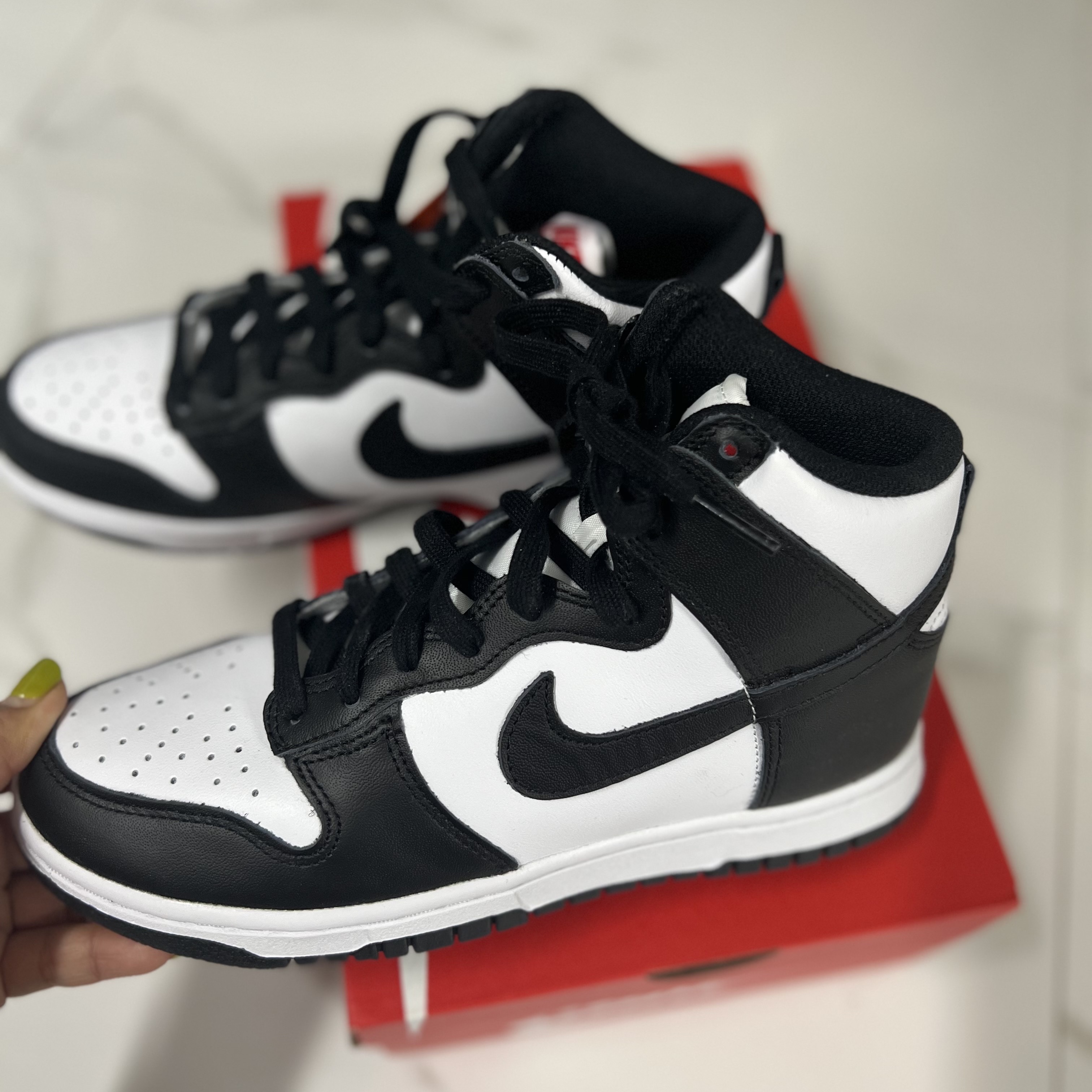 (W) Nike Dunk High Black and White 착용 스타일 - 3