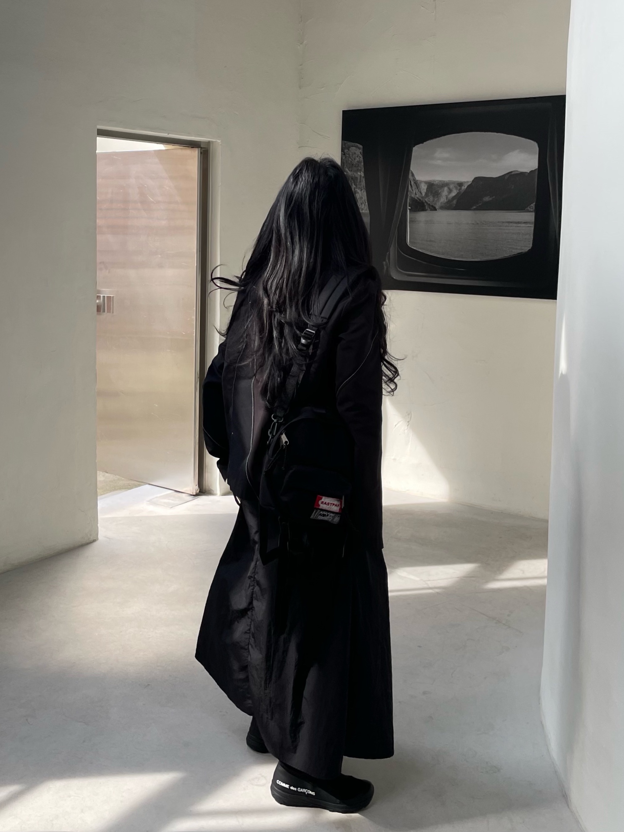 MM6 Maison Margiela x Eastpak Mini Shoulder Bag Black, Salomon x Comme des Garcons XA-Alpine 2 Black 착용 스타일 - 2