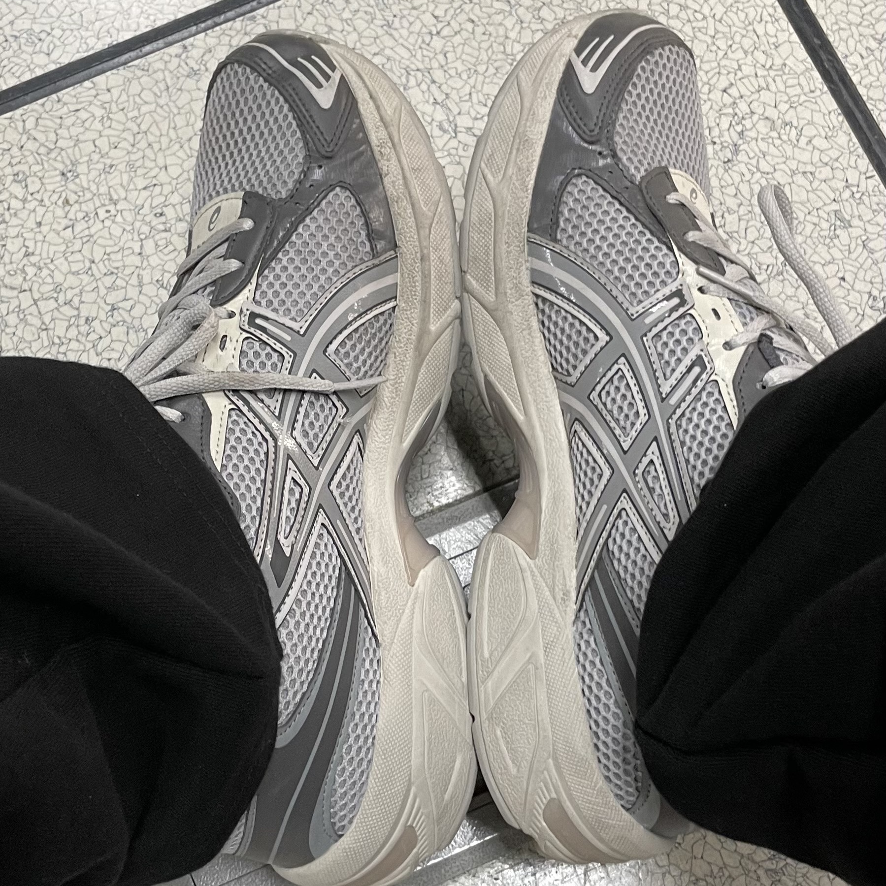 Asics Gel-1130 Oyster Grey Clay Grey 착용 스타일