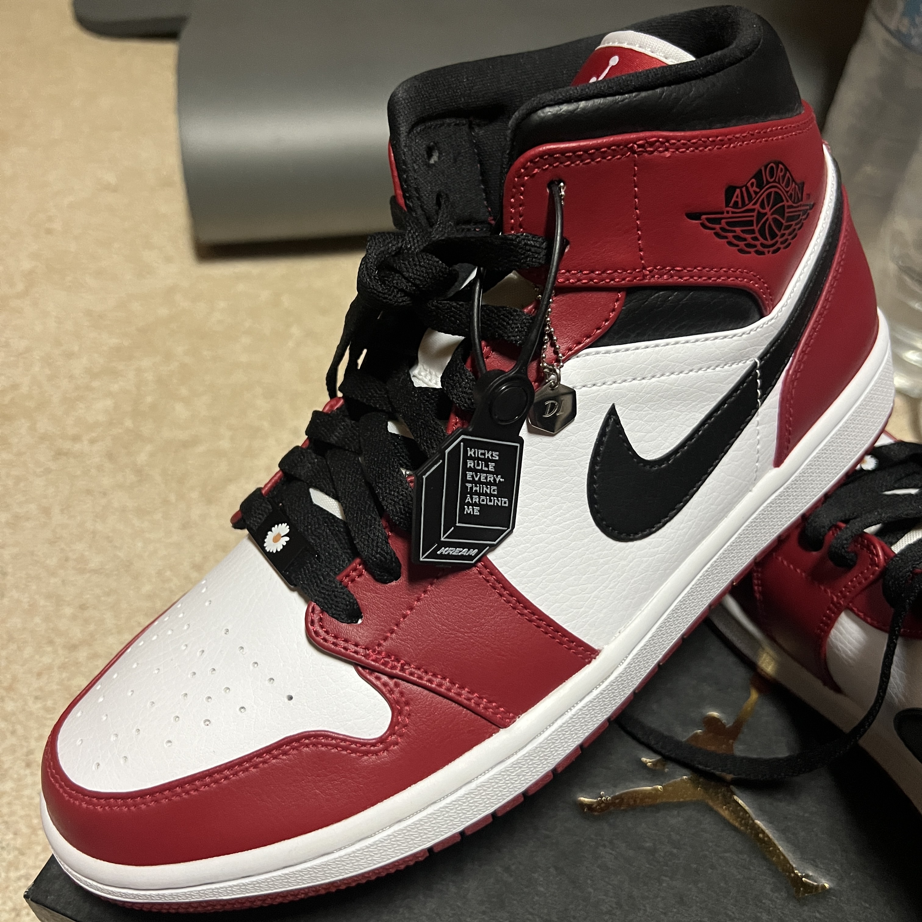 Jordan 1 Mid Chicago 2020 착용 스타일 - 2