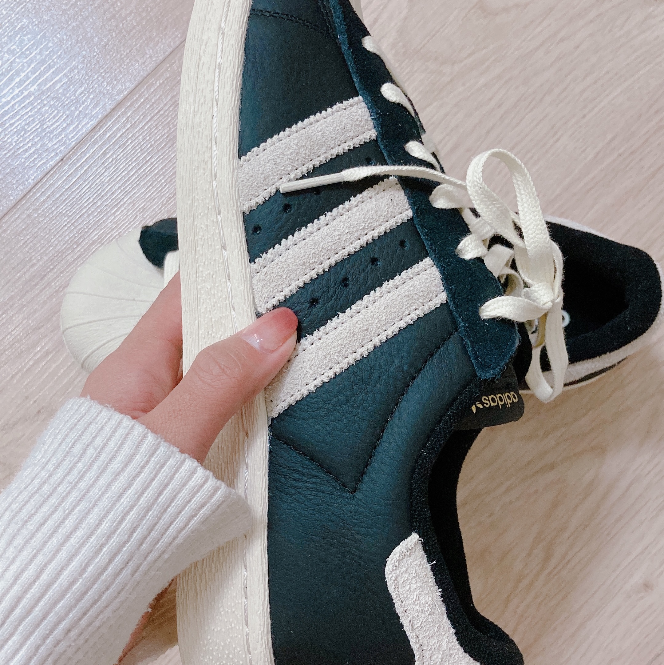 Adidas Superstar 82 Black White 착용 스타일 - 3