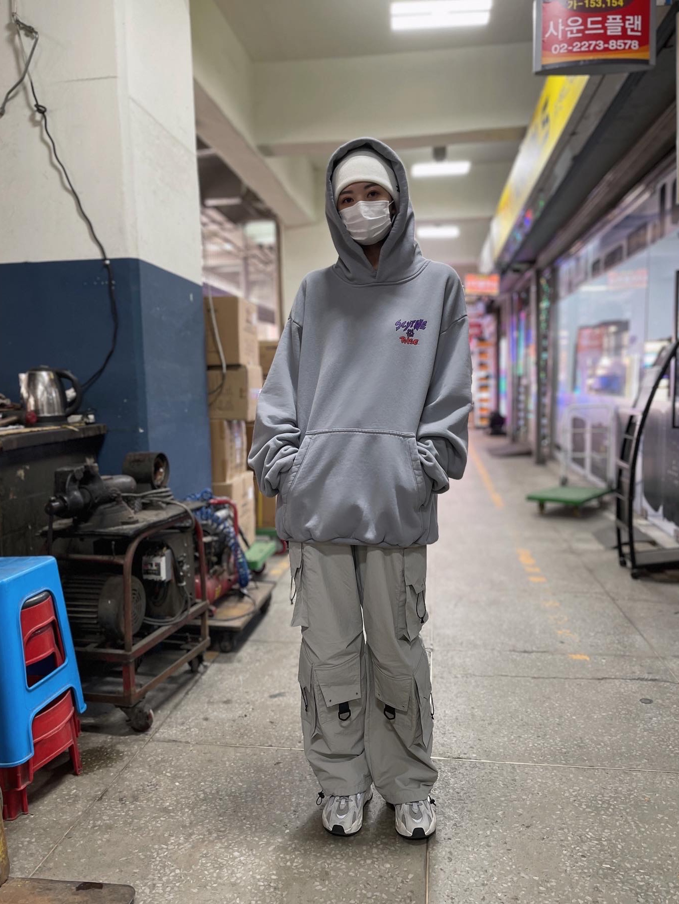 Nike x Stussy NRG Cuffed Beanie Summit White, Adidas Yeezy Boost 700 V2 Static 2022 착용 스타일 - 4