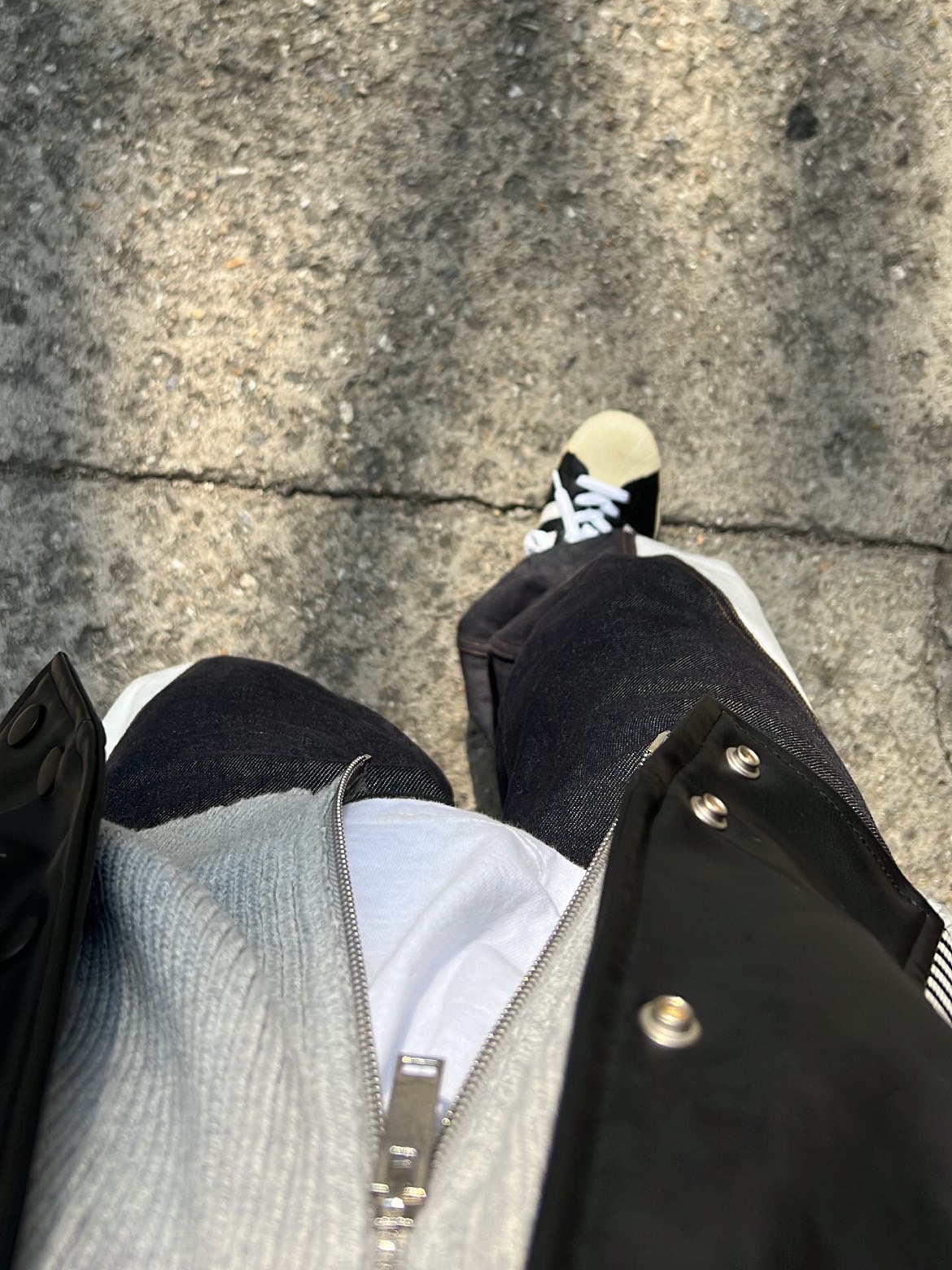 Adidas Superstar Premium Black White 착용 스타일
